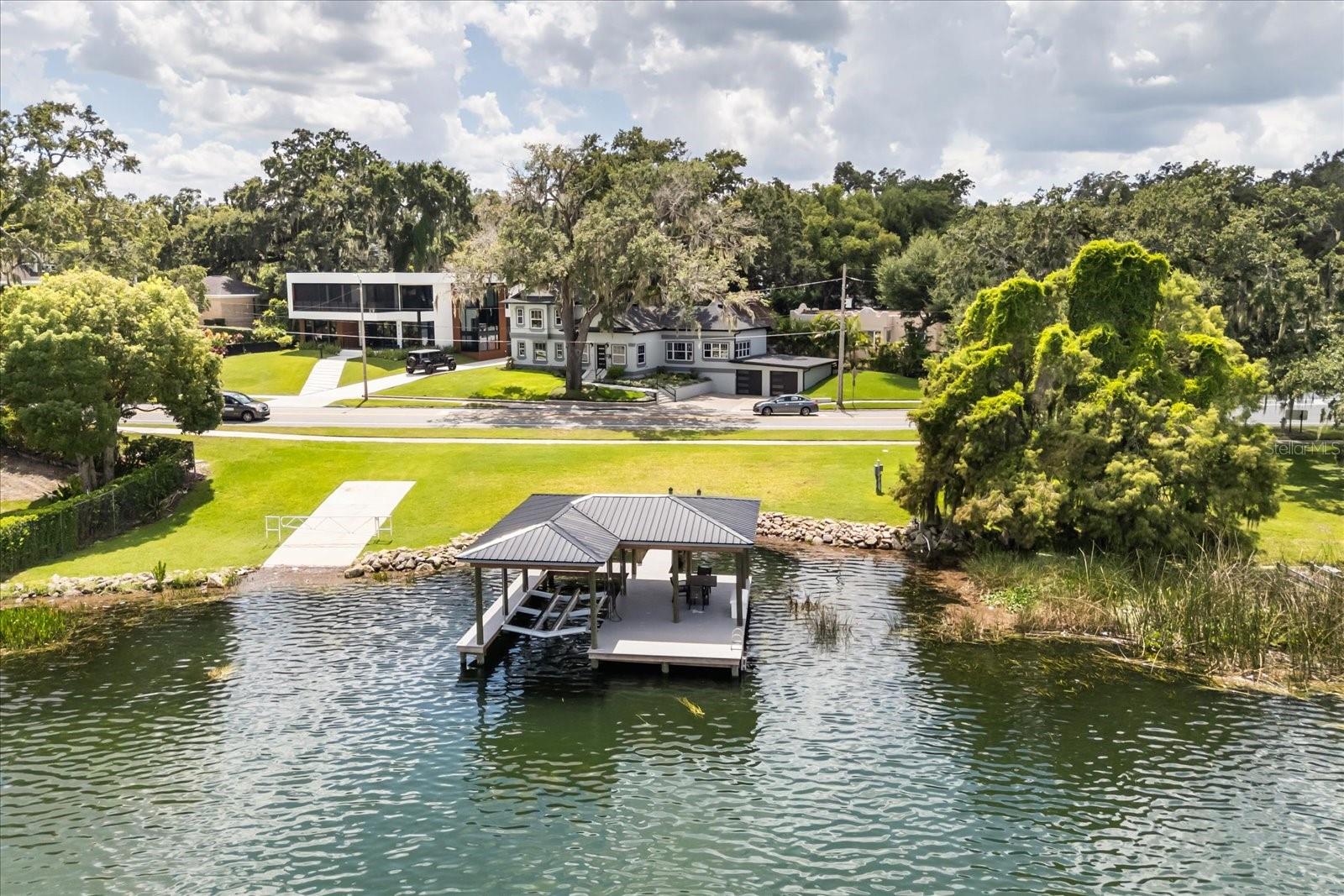 808 EDGEWATER Dr ORLANDO, FL 32804