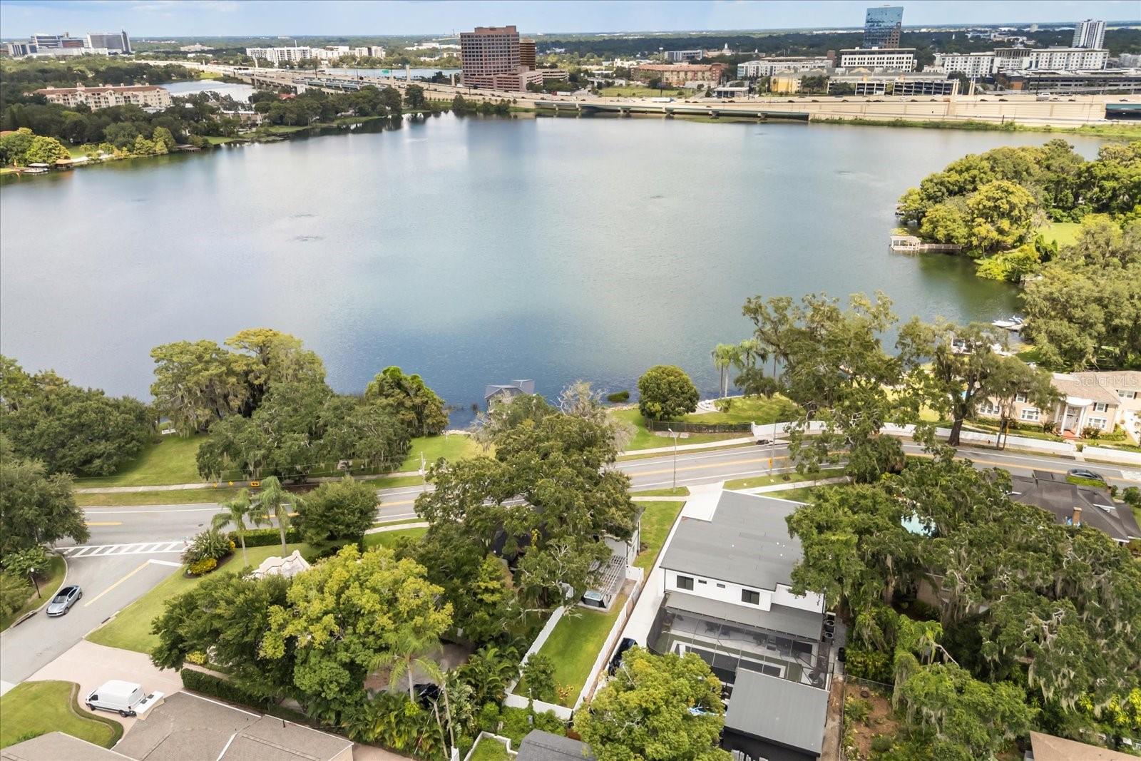 808 EDGEWATER Dr ORLANDO, FL 32804