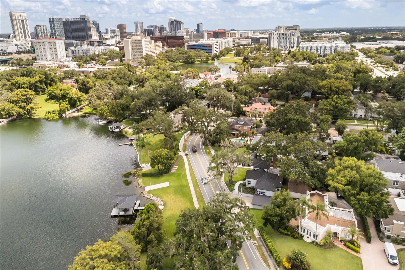 808 EDGEWATER Dr ORLANDO, FL 32804