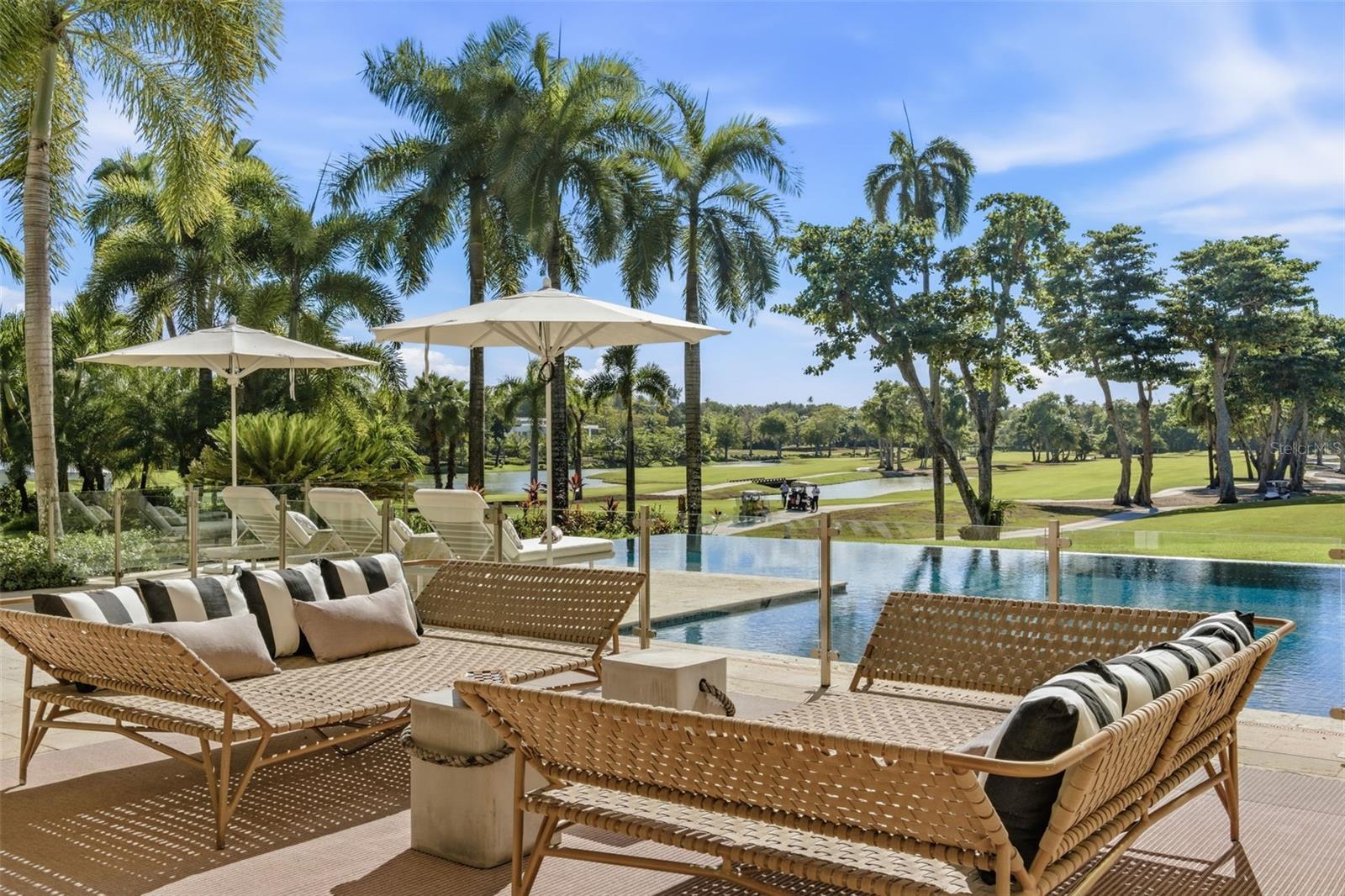 200 DORADO Bch Dr #2210 DORADO, PR 00646