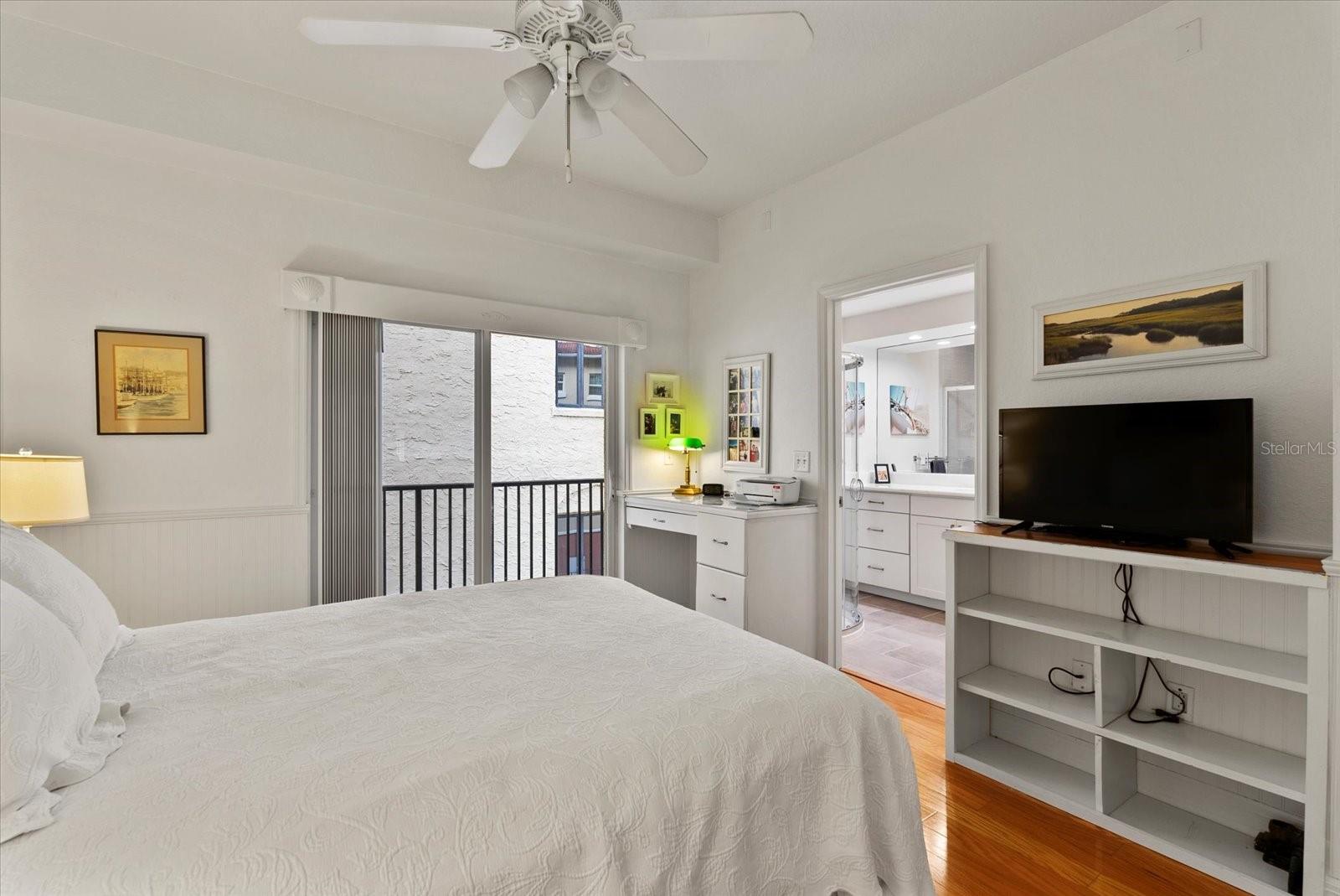 340 1ST St #D ST PETERSBURG, FL 33701