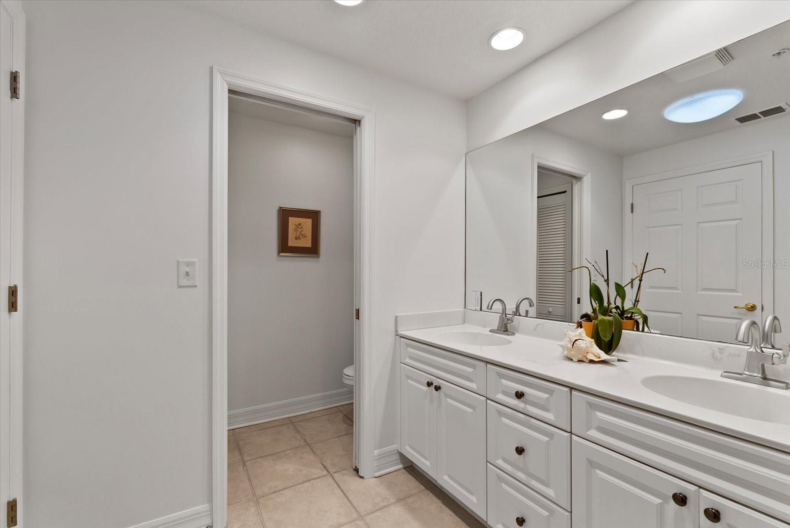 340 1ST St #D ST PETERSBURG, FL 33701