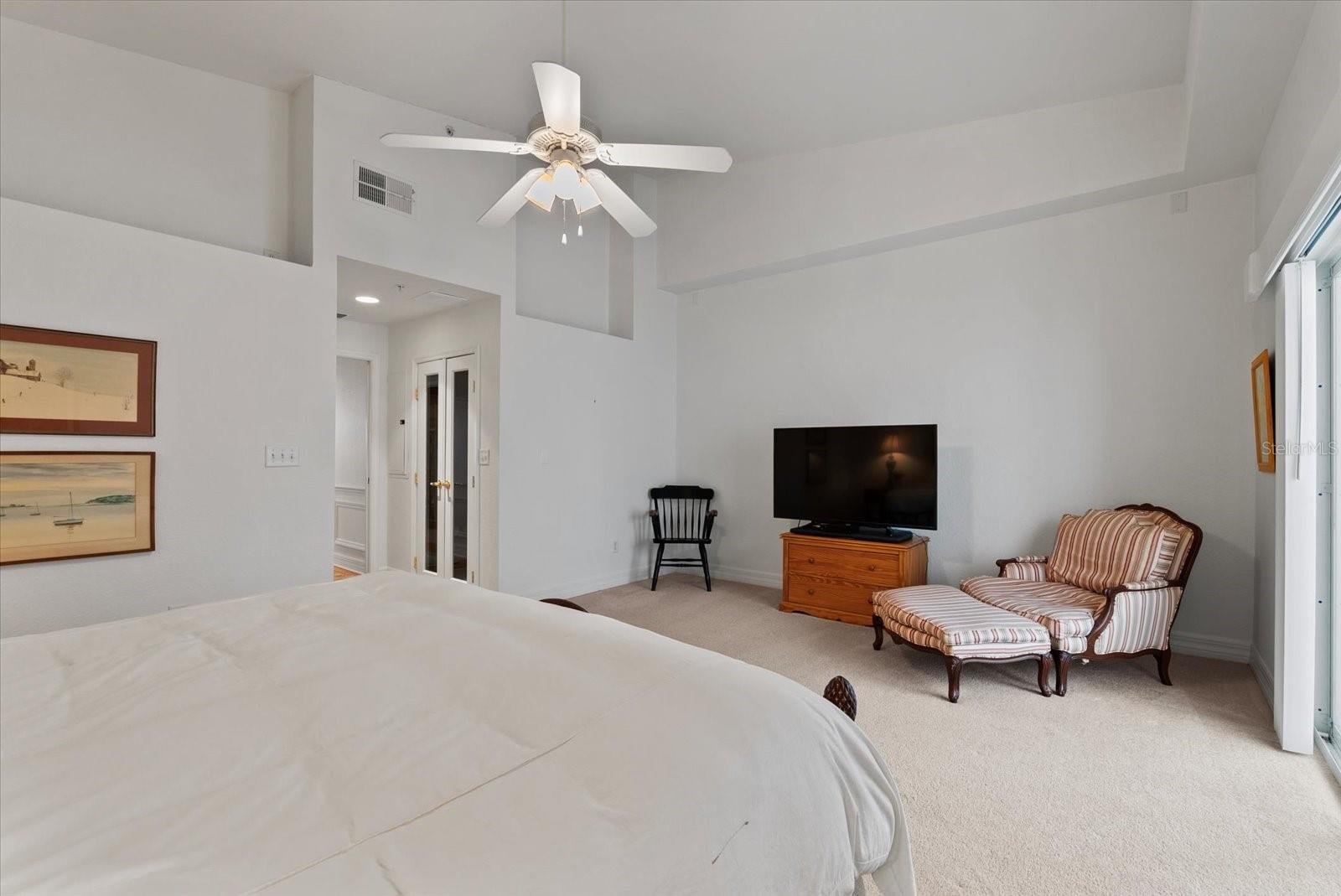 340 1ST St #D ST PETERSBURG, FL 33701