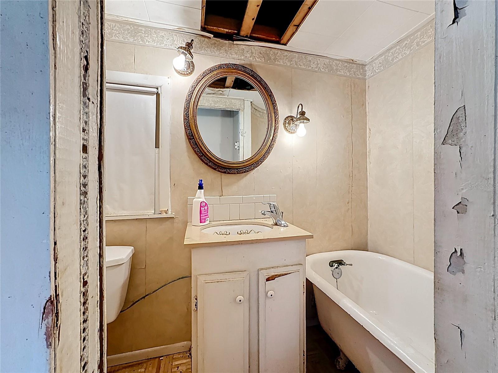 216 24TH St BRADENTON, FL 34205