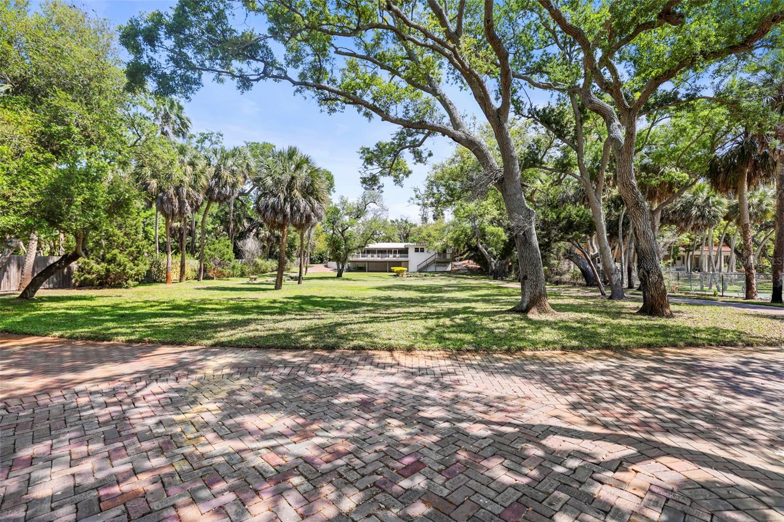 1600 Park St ST PETERSBURG, FL 33710
