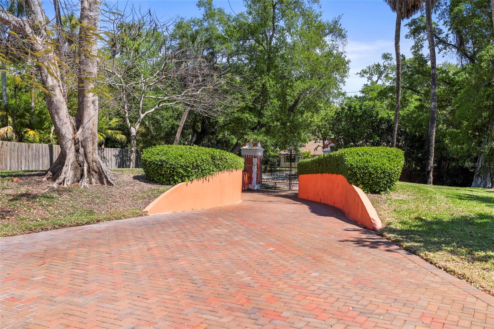 1600 Park St ST PETERSBURG, FL 33710