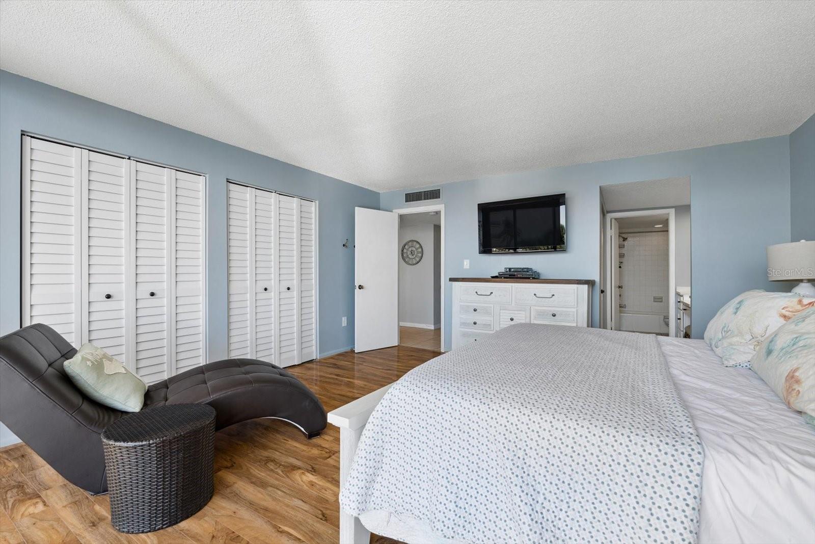7600 BAYSHORE Dr #205 TREASURE ISLAND, FL 33706