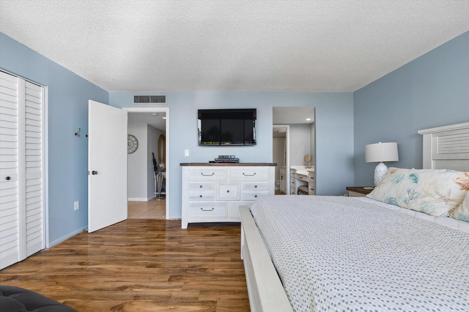 7600 BAYSHORE Dr #205 TREASURE ISLAND, FL 33706