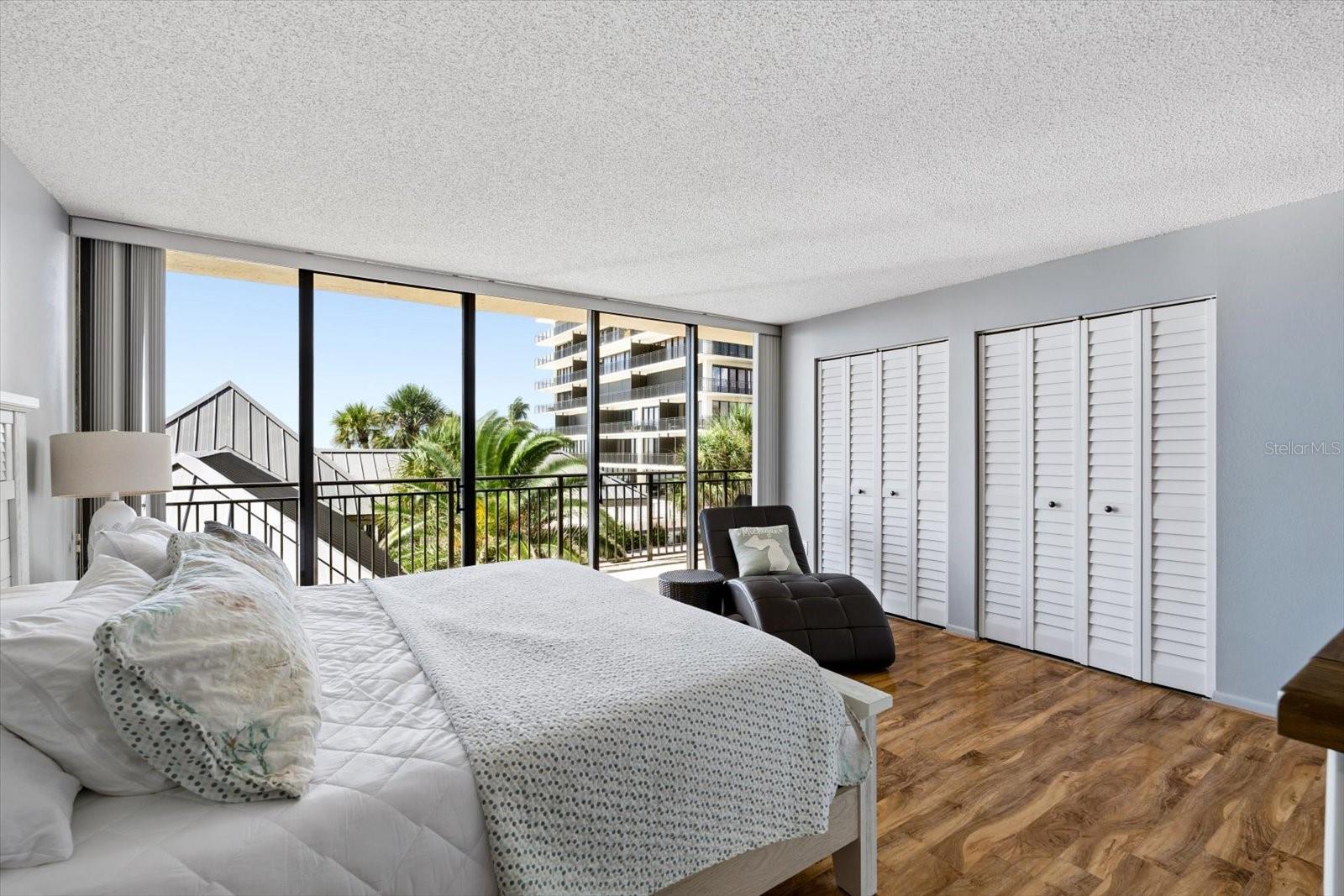 7600 BAYSHORE Dr #205 TREASURE ISLAND, FL 33706