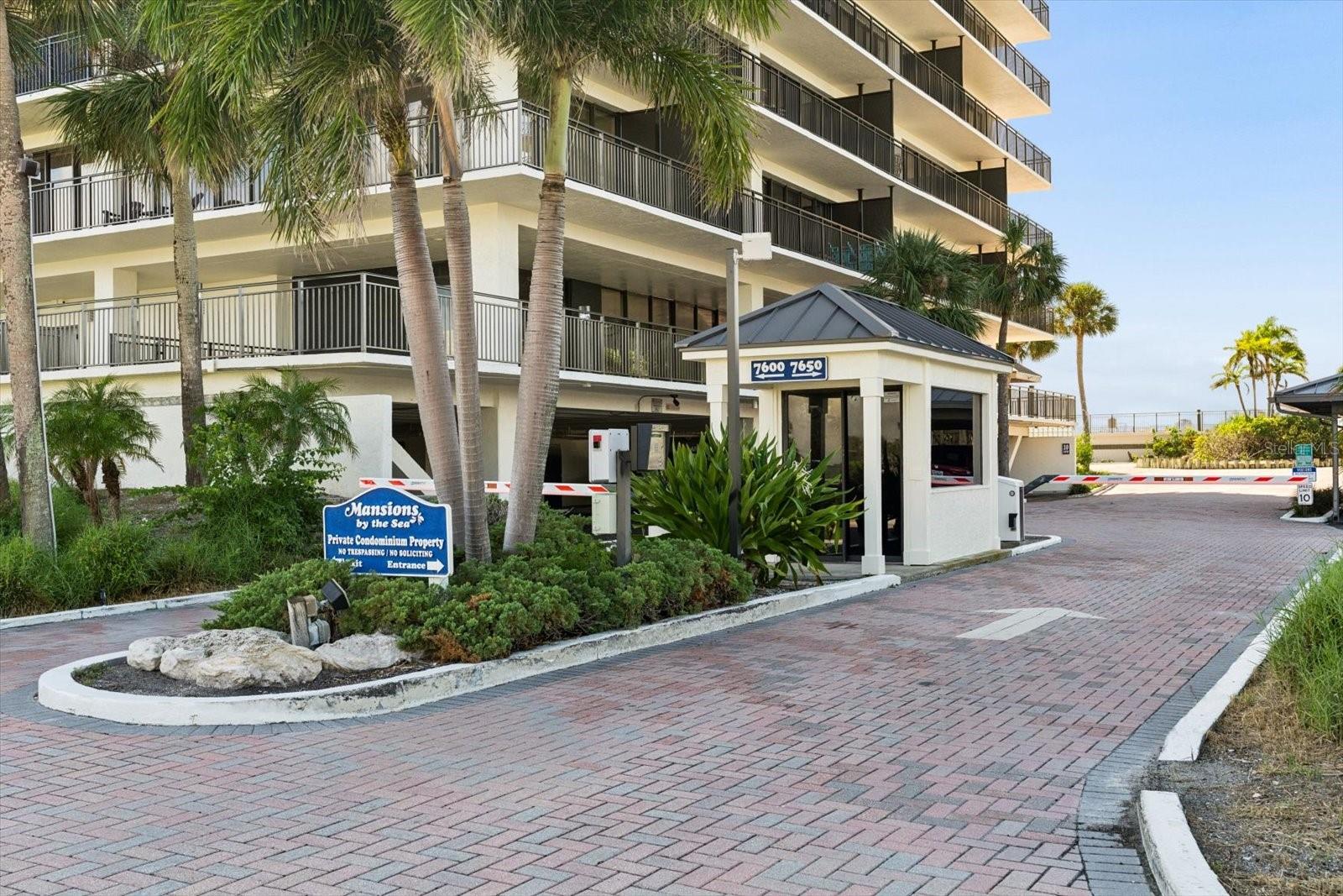 7600 BAYSHORE Dr #205 TREASURE ISLAND, FL 33706