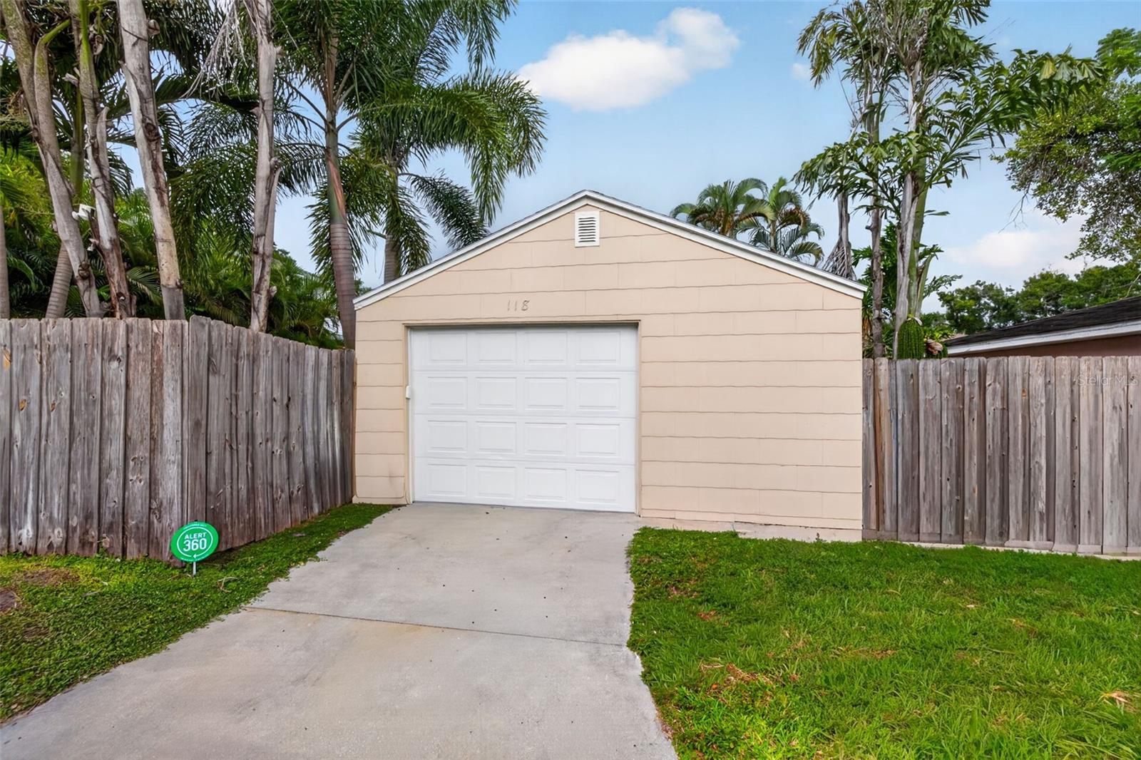 118 26TH Ave ST PETERSBURG, FL 33704