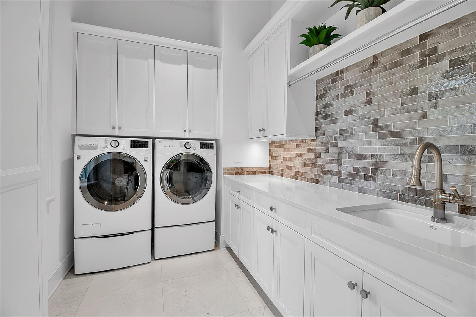 7366 Pt OF ROCKS Rd SARASOTA, FL 34242