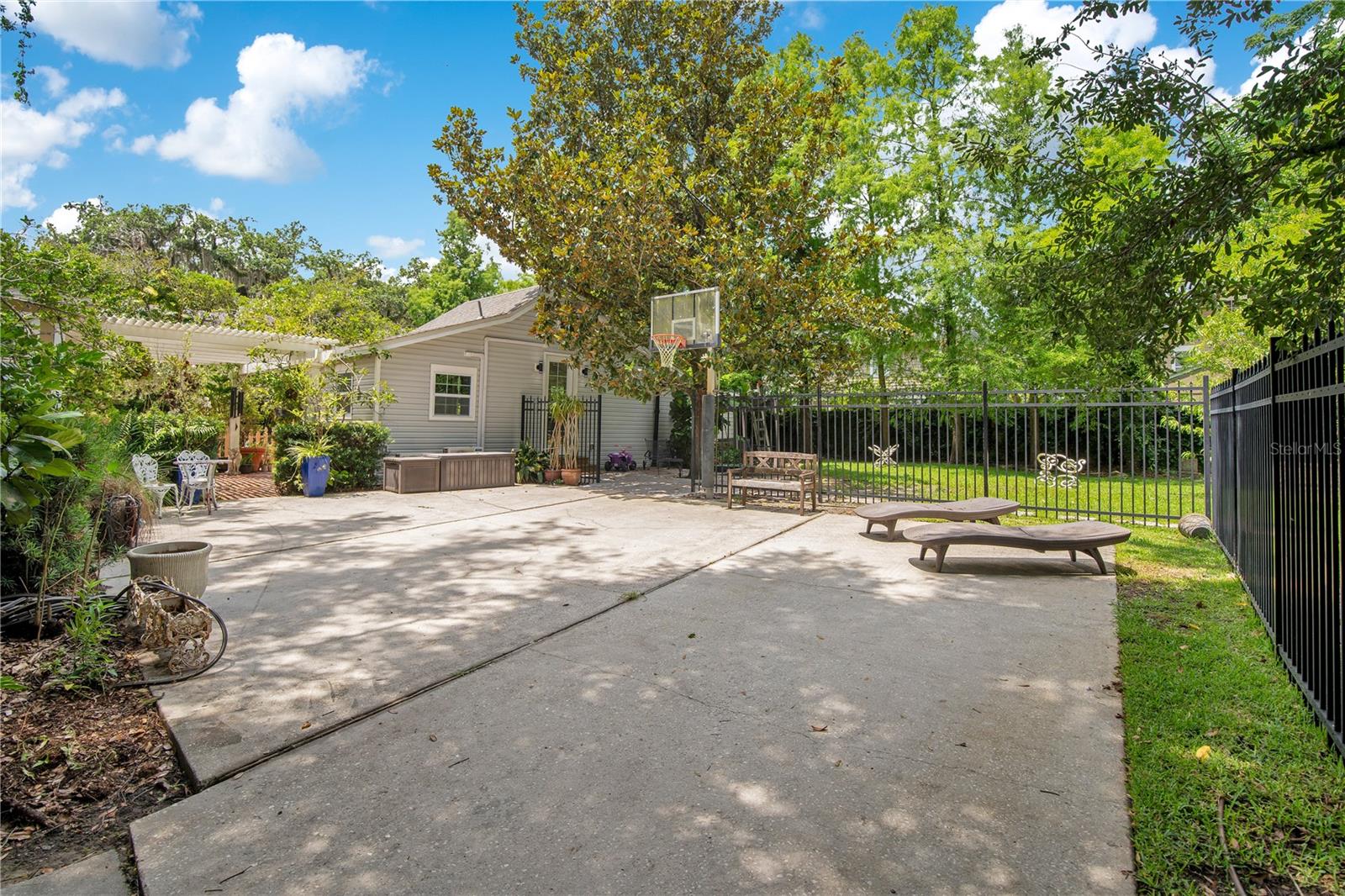 614 Lk Ave ORLANDO, FL 32801