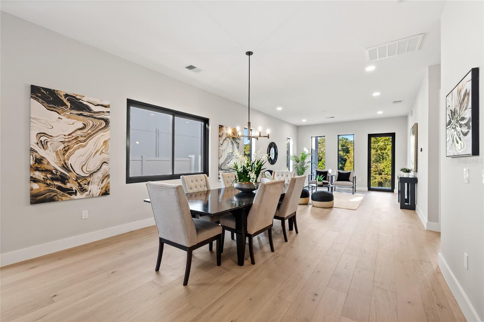 921 Lk EMERALD Dr ORLANDO, FL 32806