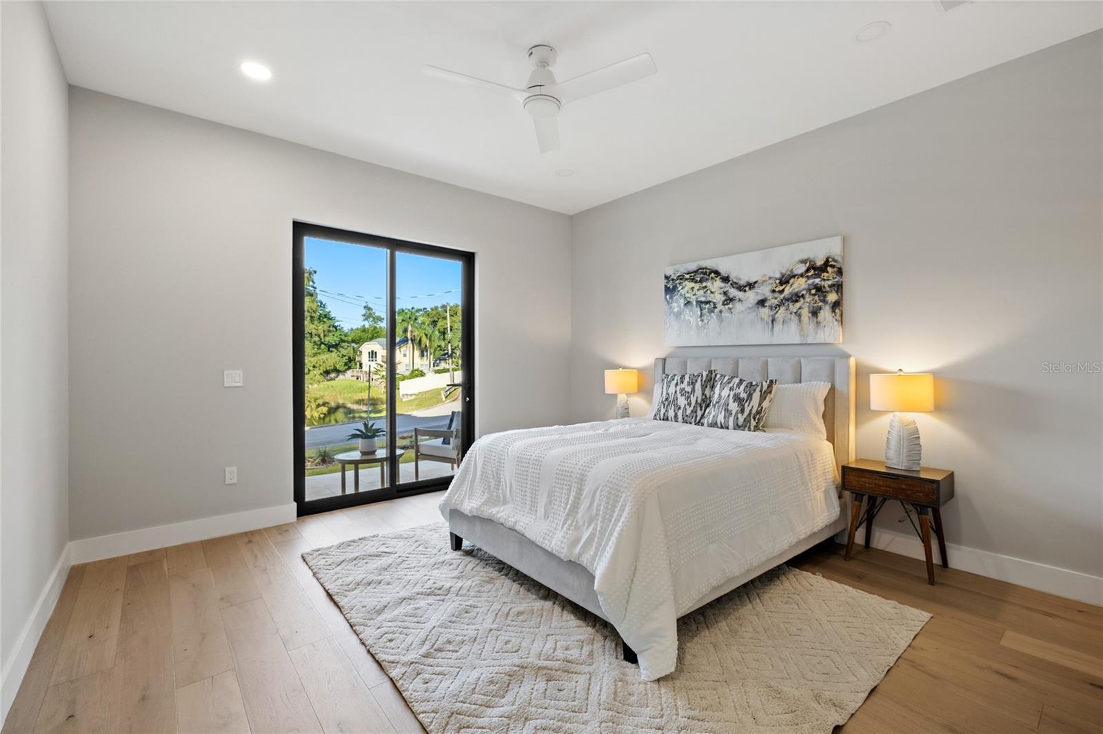 921 Lk EMERALD Dr ORLANDO, FL 32806