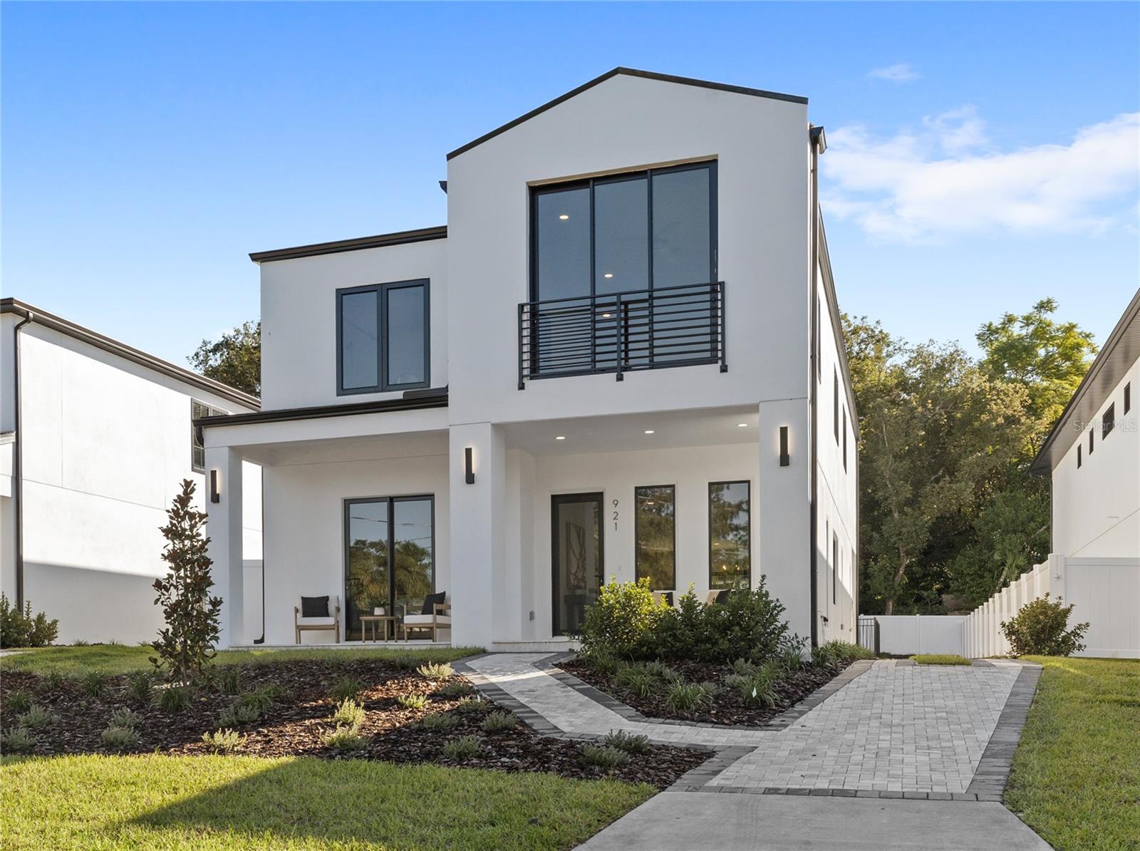 921 Lk EMERALD Dr ORLANDO, FL 32806