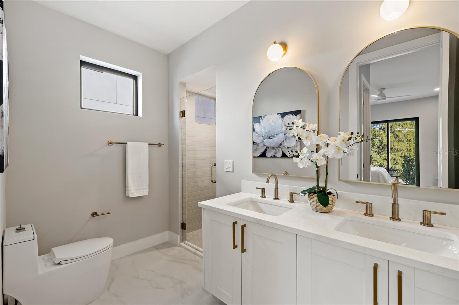 921 Lk EMERALD Dr ORLANDO, FL 32806