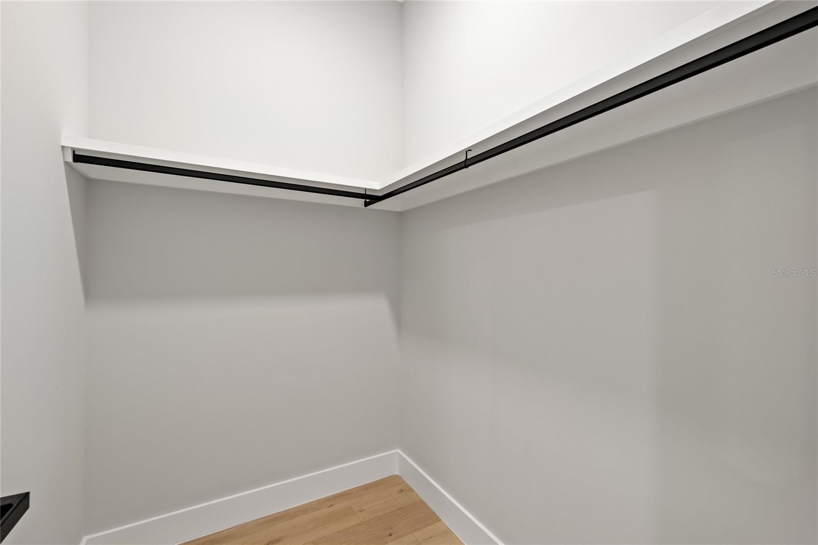 921 Lk EMERALD Dr ORLANDO, FL 32806