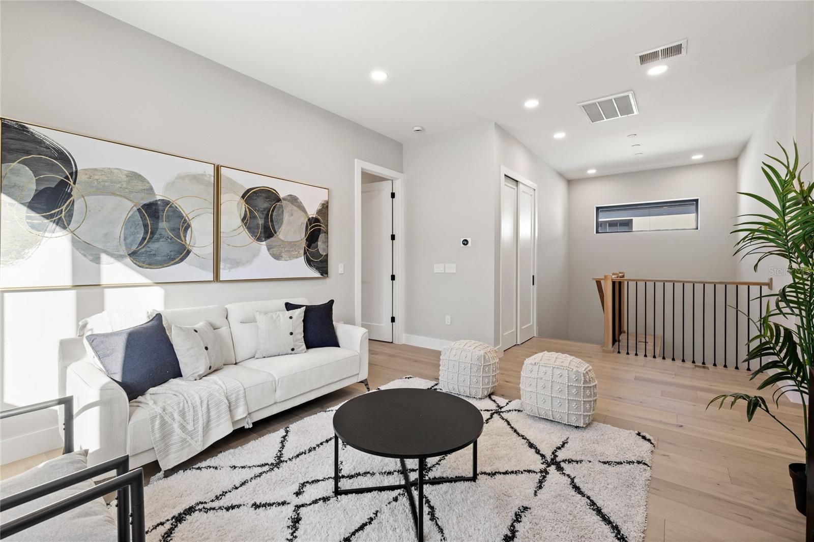 921 Lk EMERALD Dr ORLANDO, FL 32806