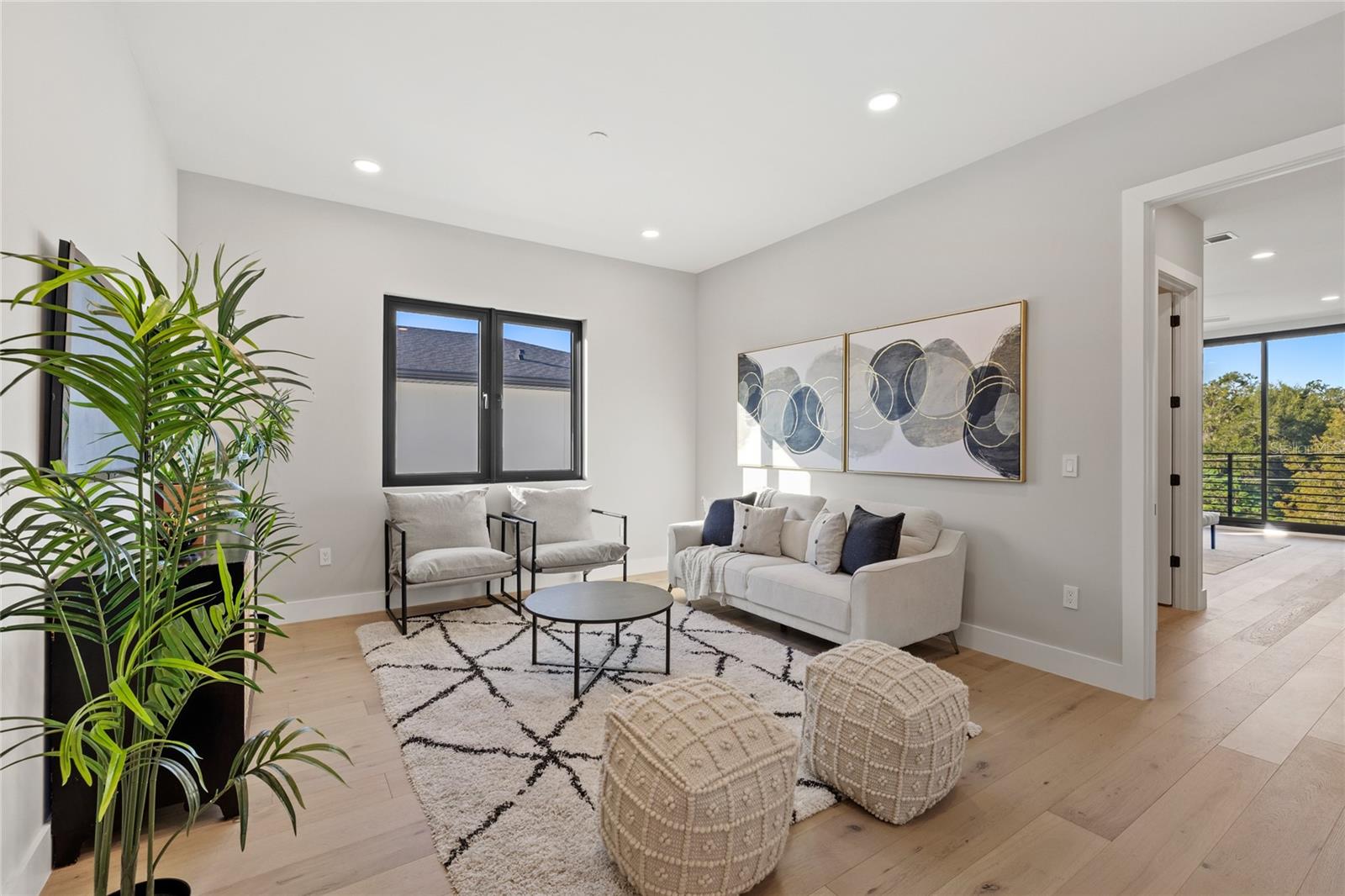 921 Lk EMERALD Dr ORLANDO, FL 32806