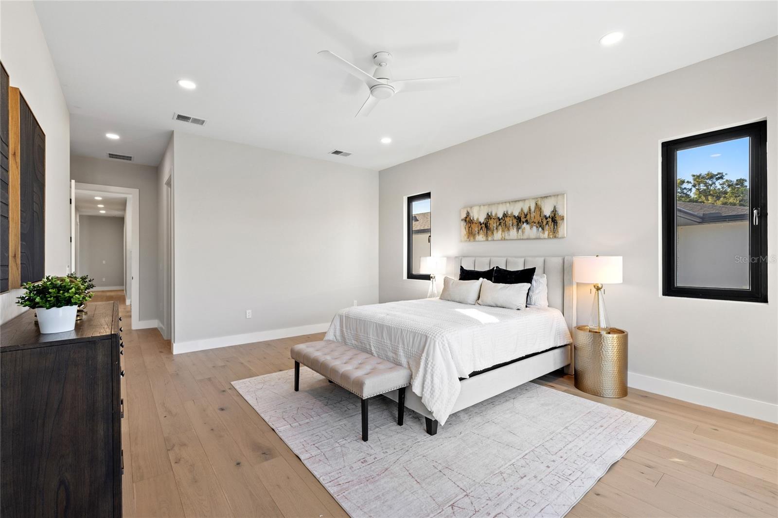 921 Lk EMERALD Dr ORLANDO, FL 32806