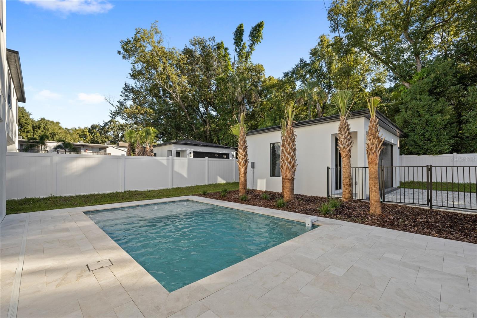 921 Lk EMERALD Dr ORLANDO, FL 32806