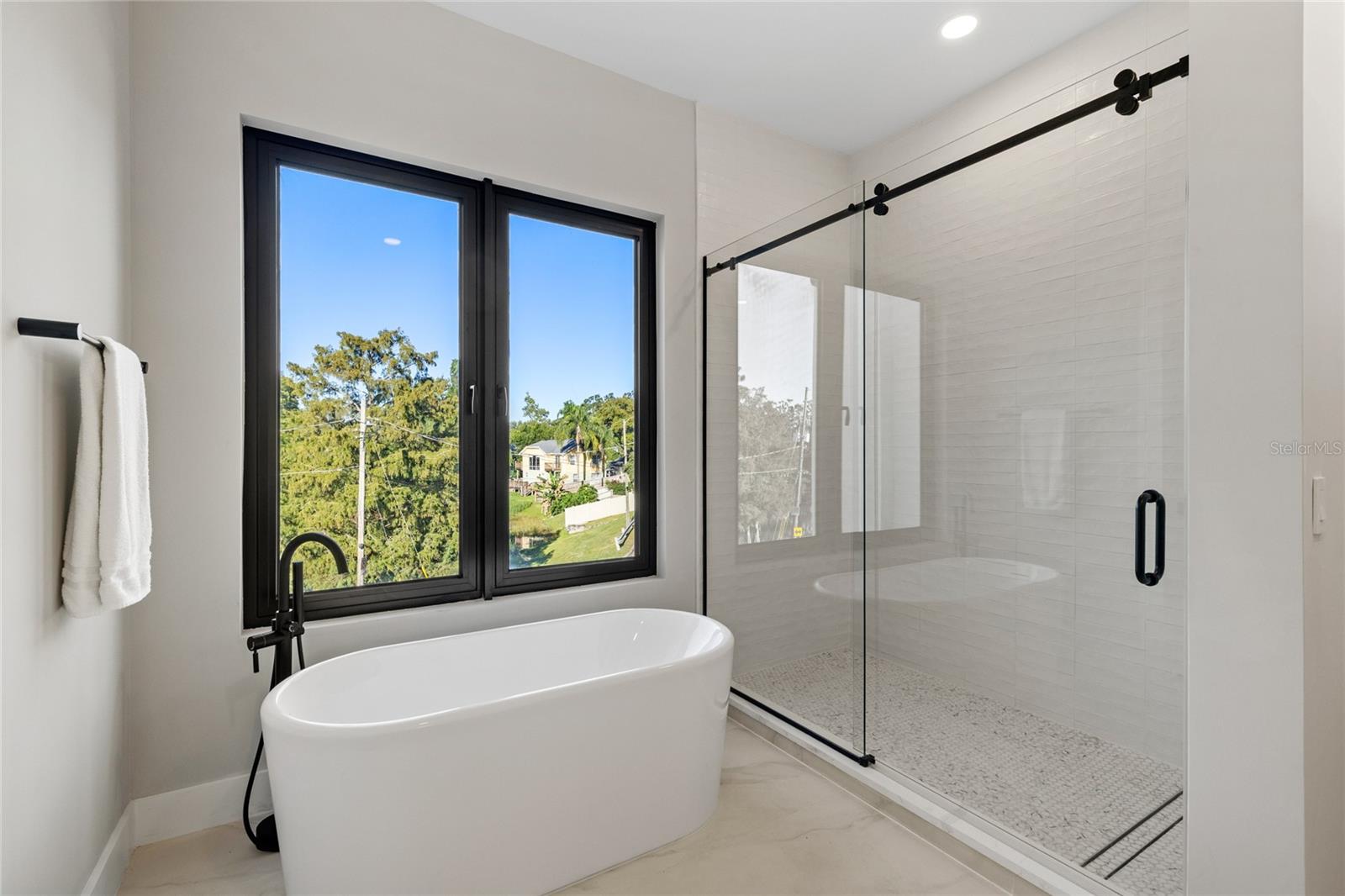 921 Lk EMERALD Dr ORLANDO, FL 32806