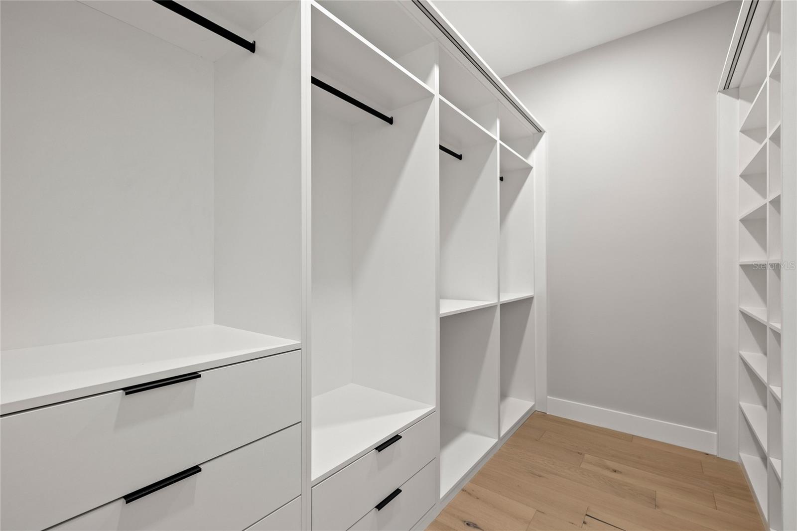 921 Lk EMERALD Dr ORLANDO, FL 32806