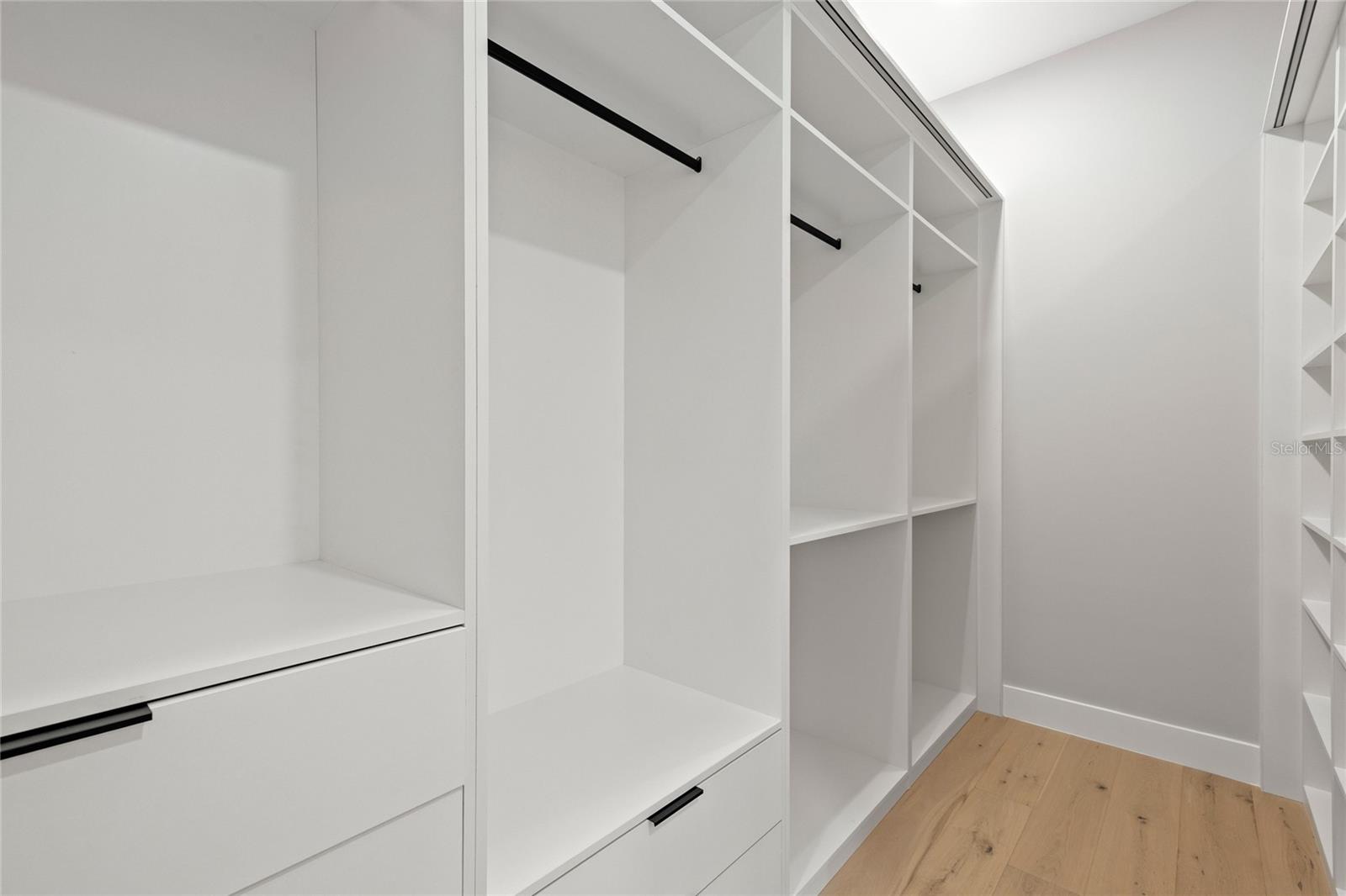 921 Lk EMERALD Dr ORLANDO, FL 32806