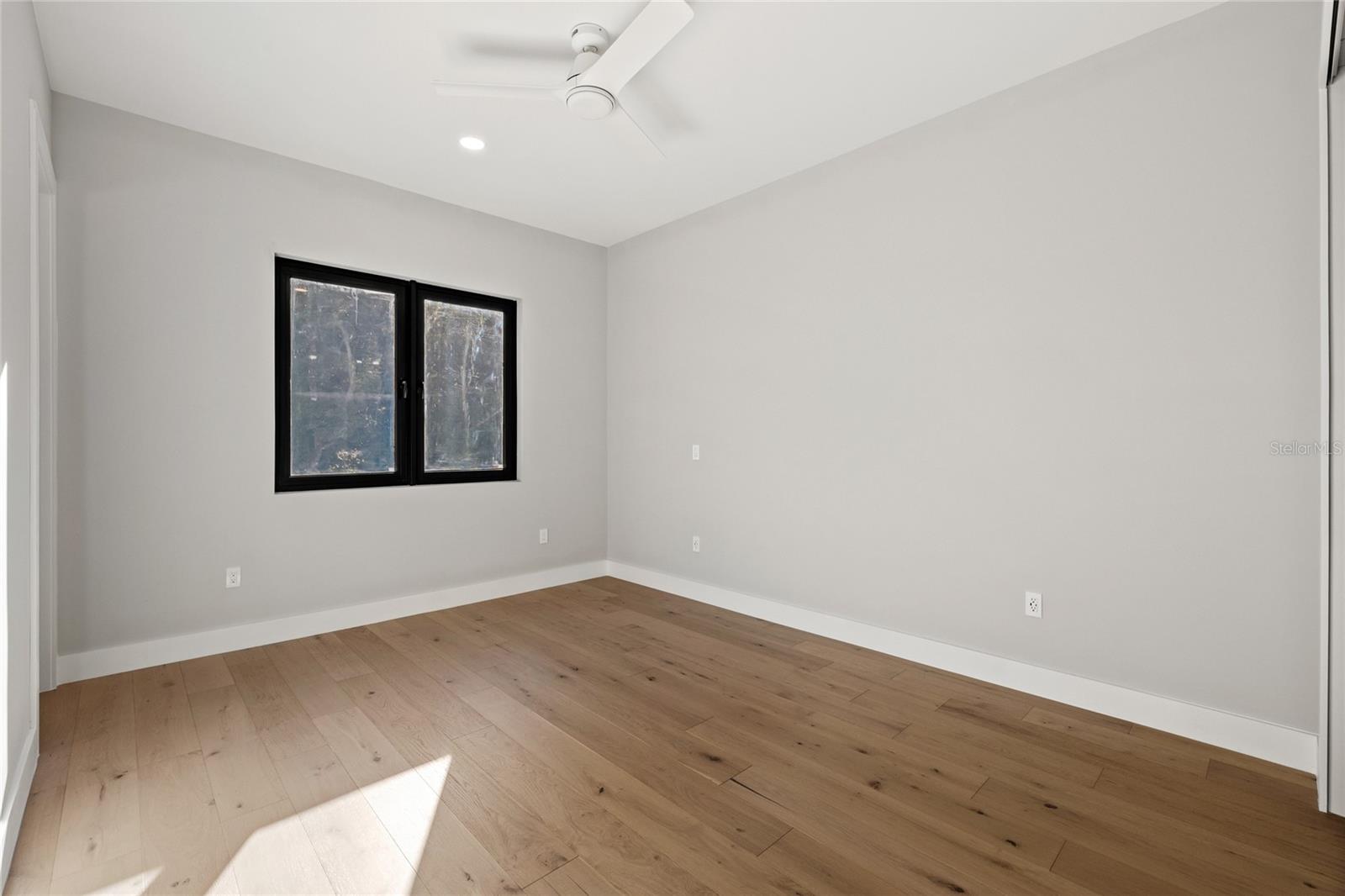 921 Lk EMERALD Dr ORLANDO, FL 32806