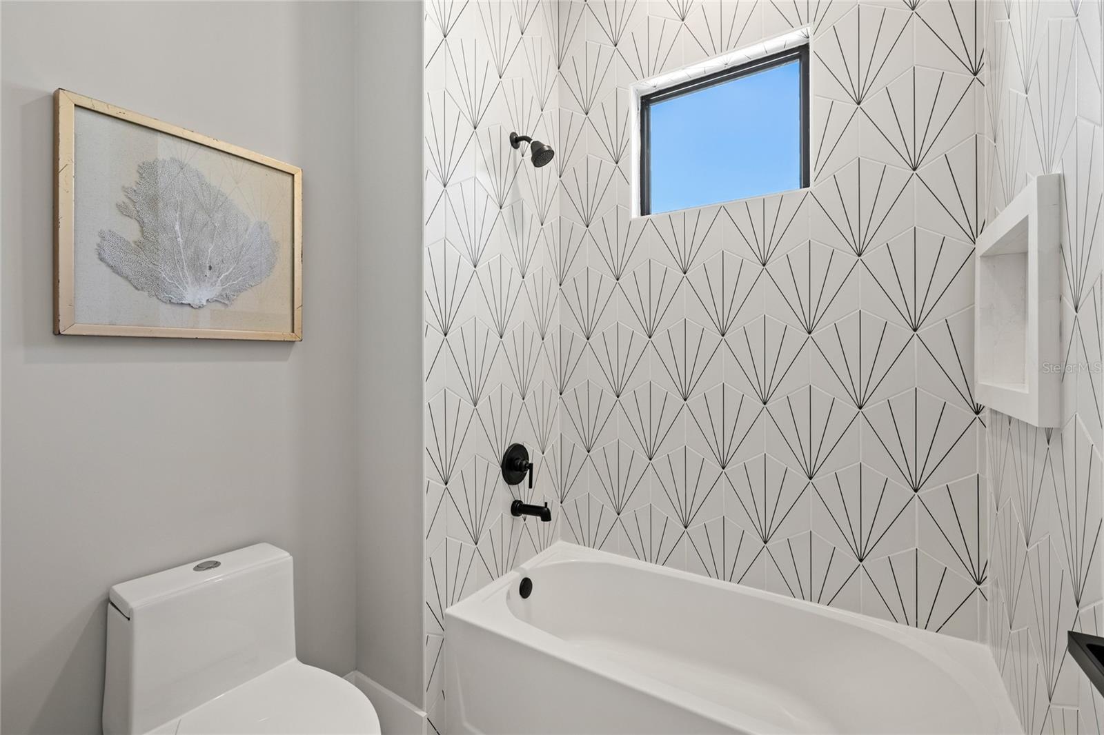 921 Lk EMERALD Dr ORLANDO, FL 32806