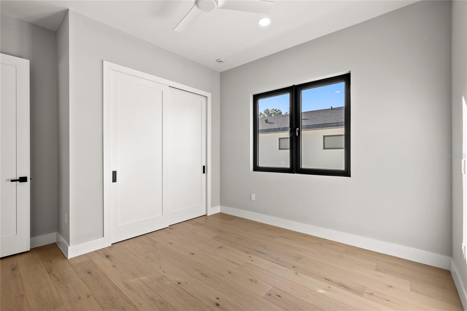 921 Lk EMERALD Dr ORLANDO, FL 32806