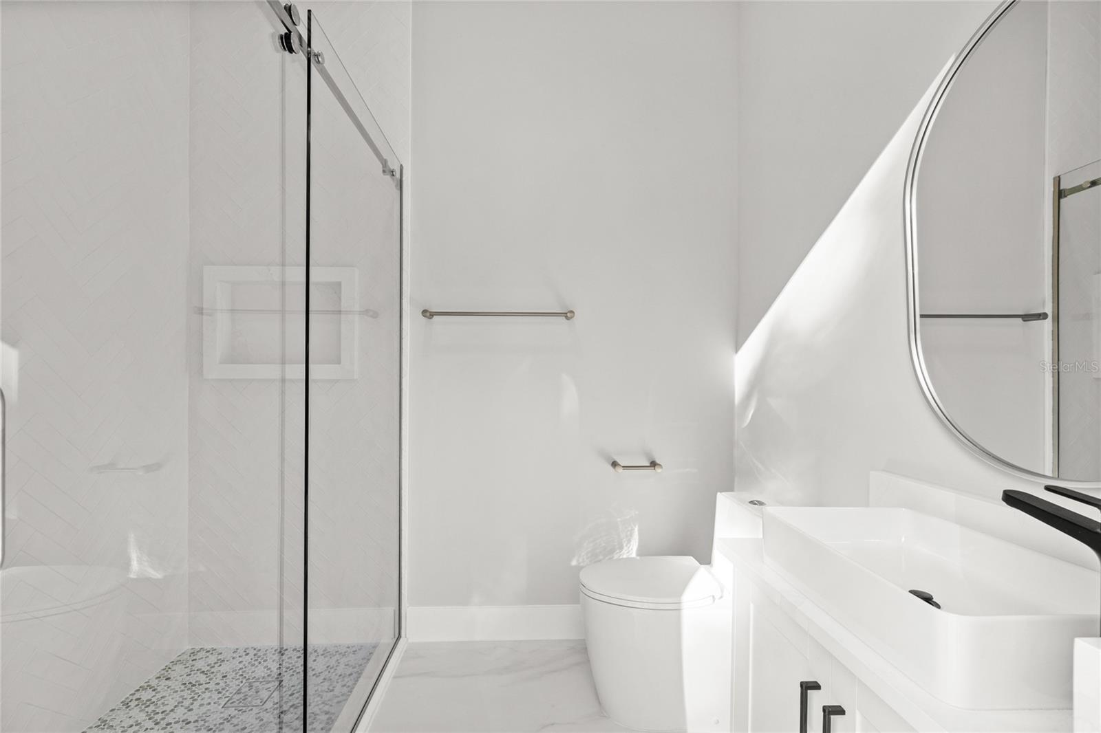 921 Lk EMERALD Dr ORLANDO, FL 32806