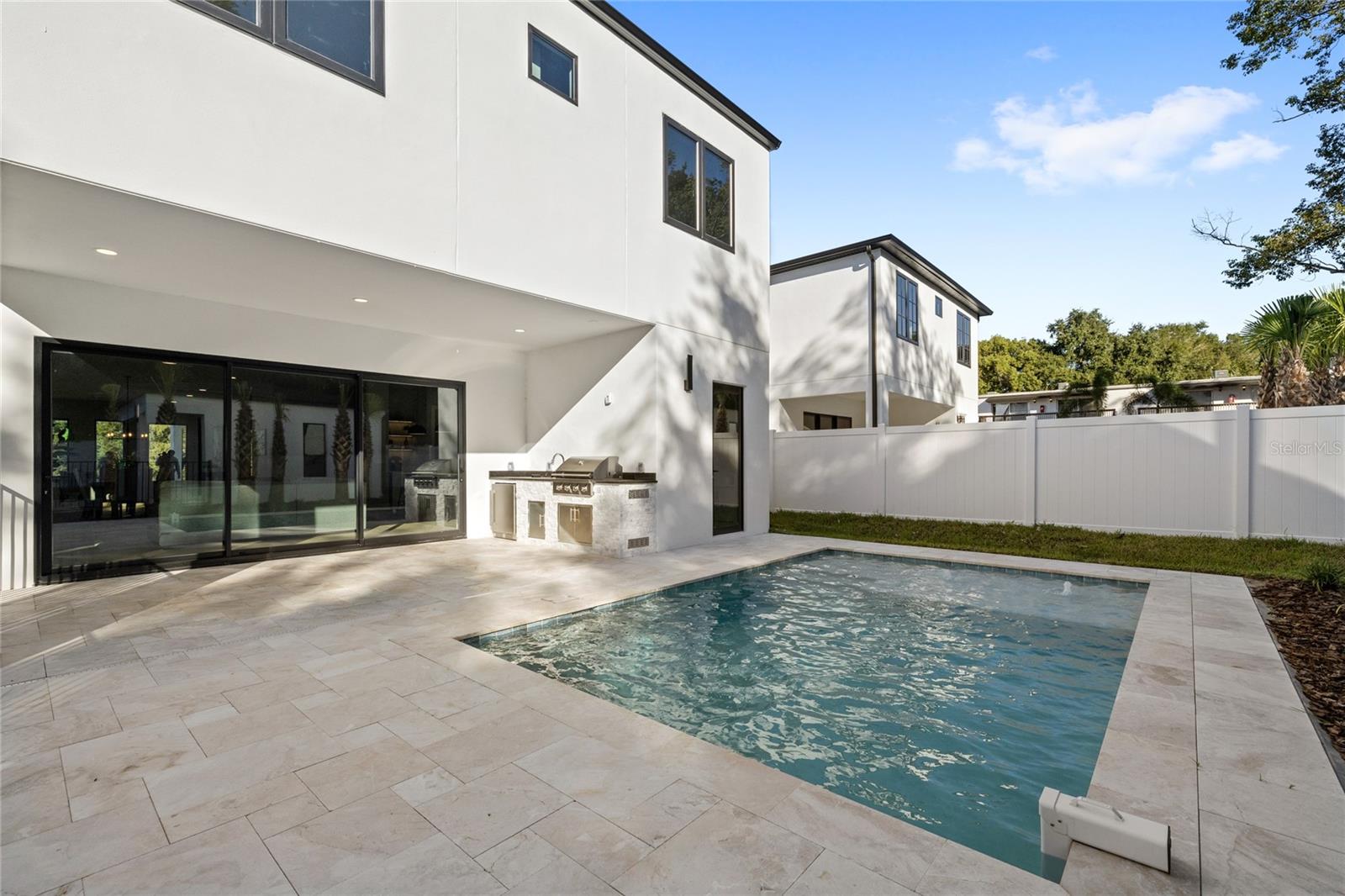 921 Lk EMERALD Dr ORLANDO, FL 32806