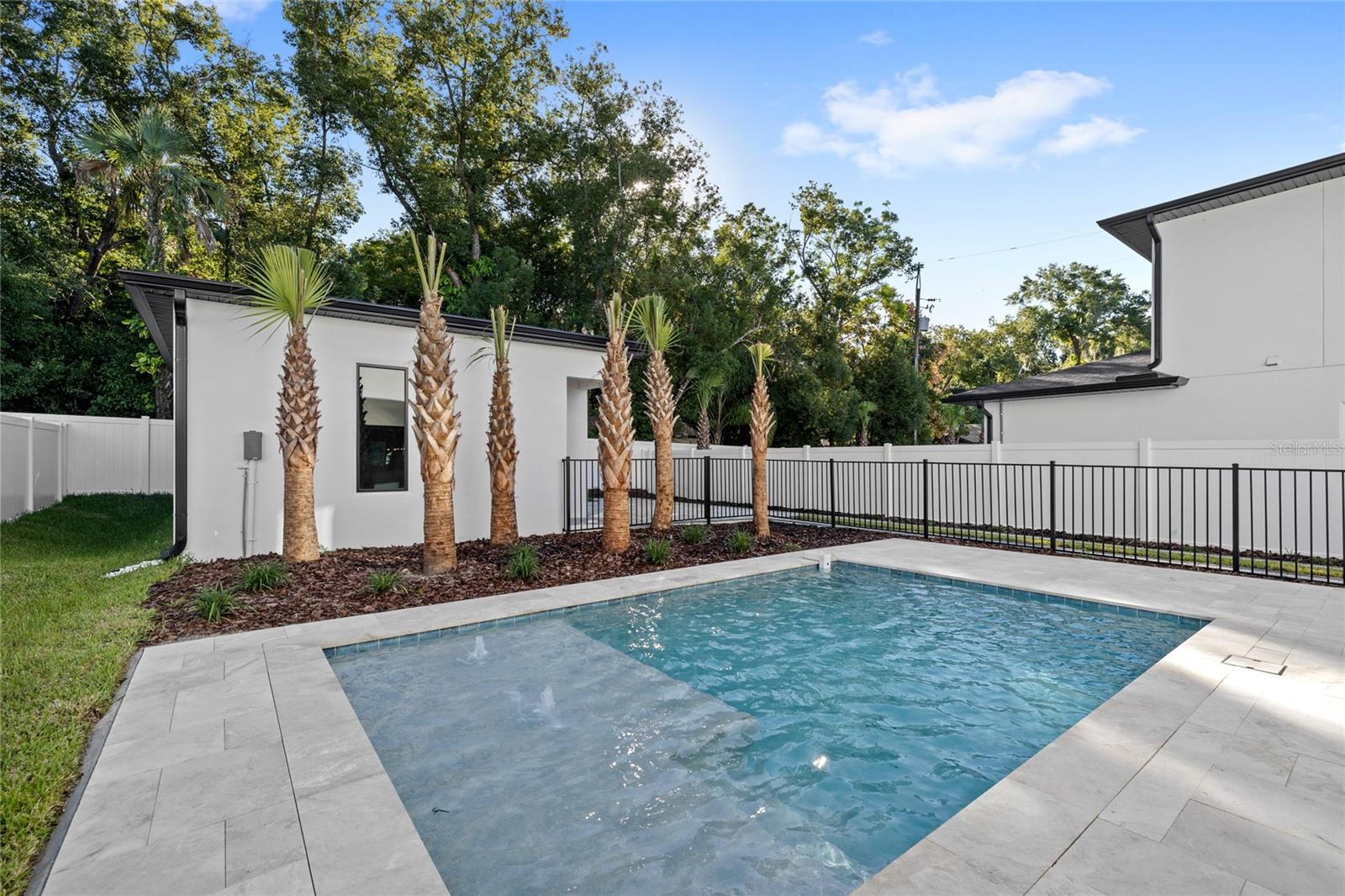 921 Lk EMERALD Dr ORLANDO, FL 32806