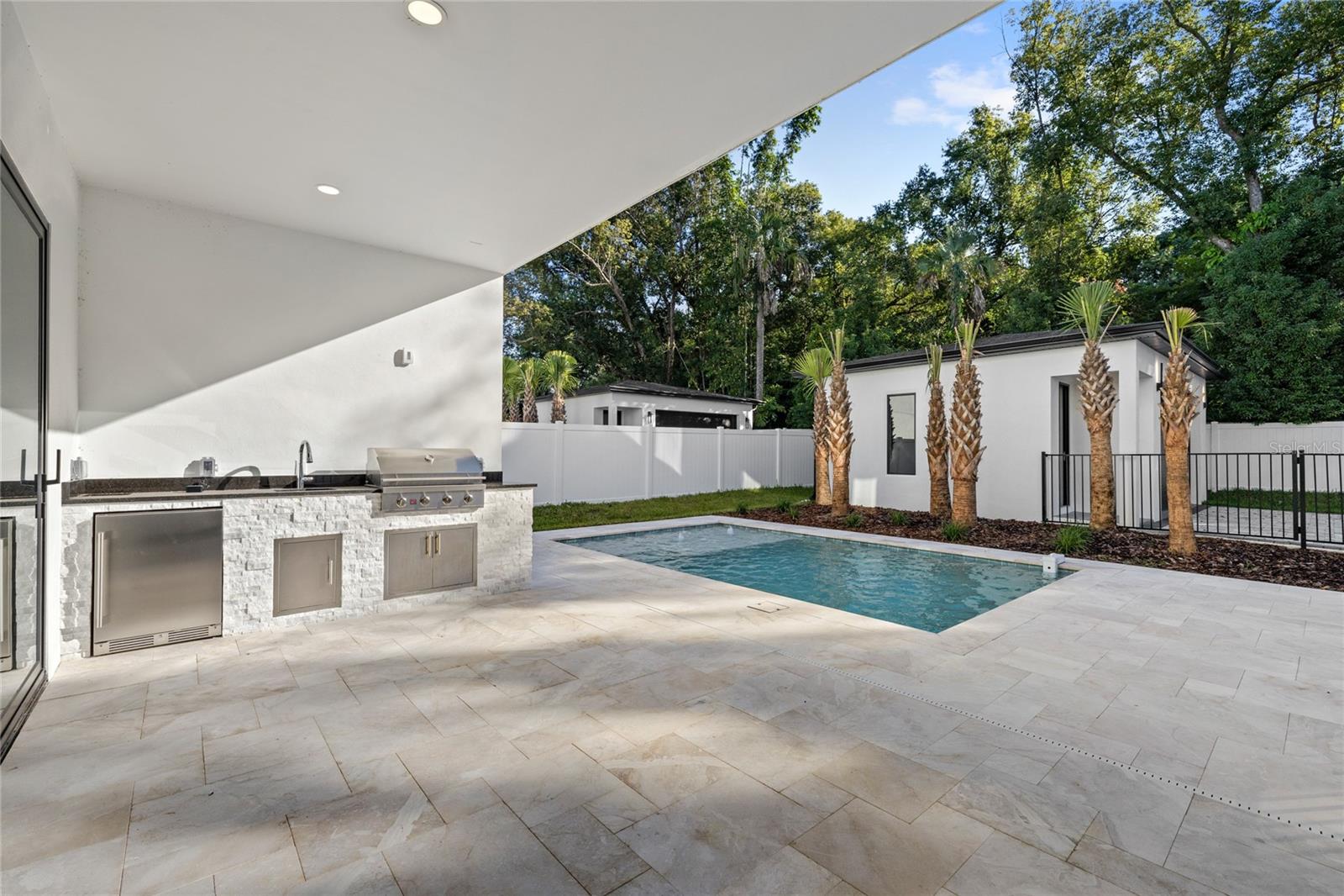 921 Lk EMERALD Dr ORLANDO, FL 32806