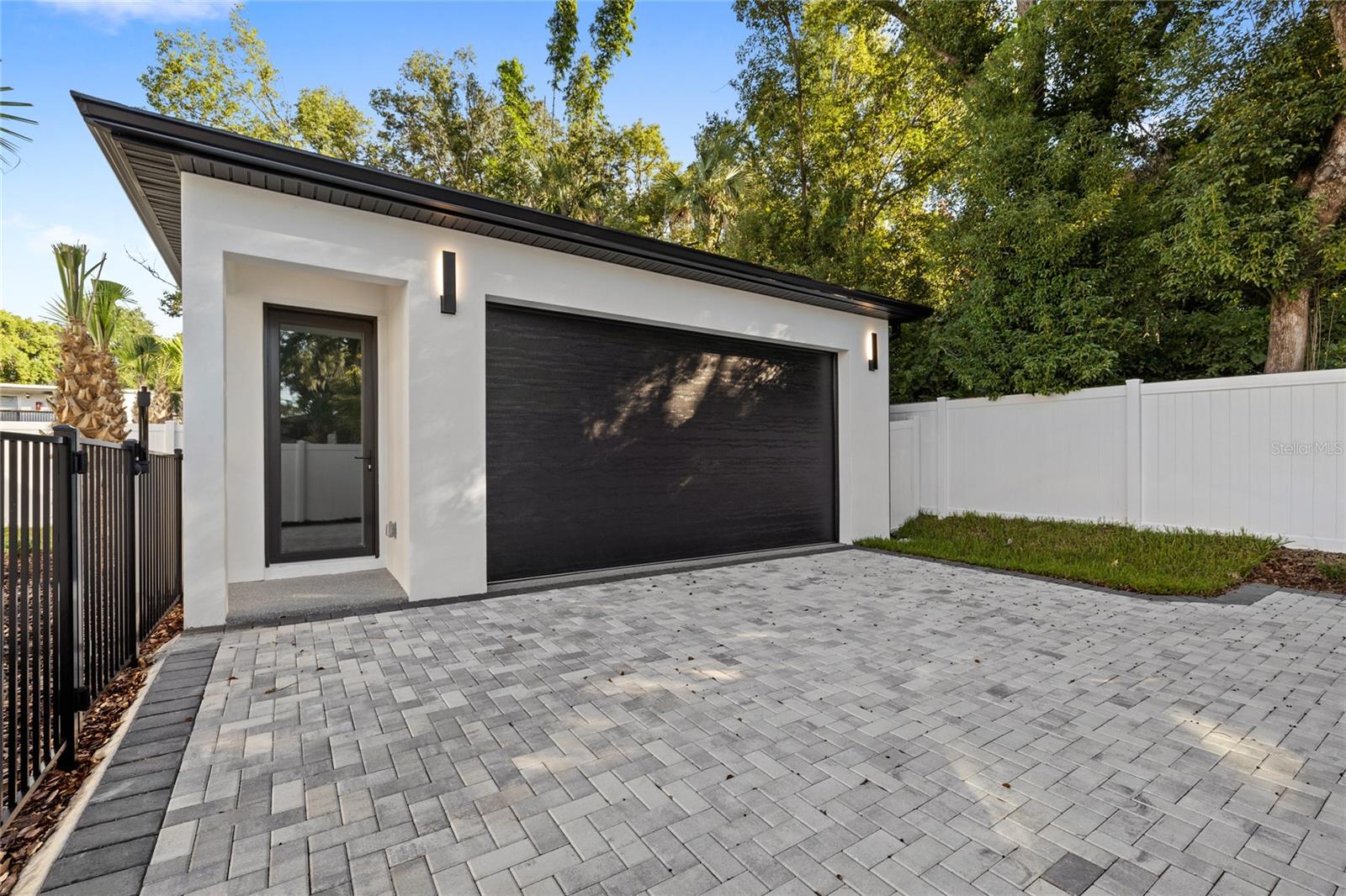 921 Lk EMERALD Dr ORLANDO, FL 32806