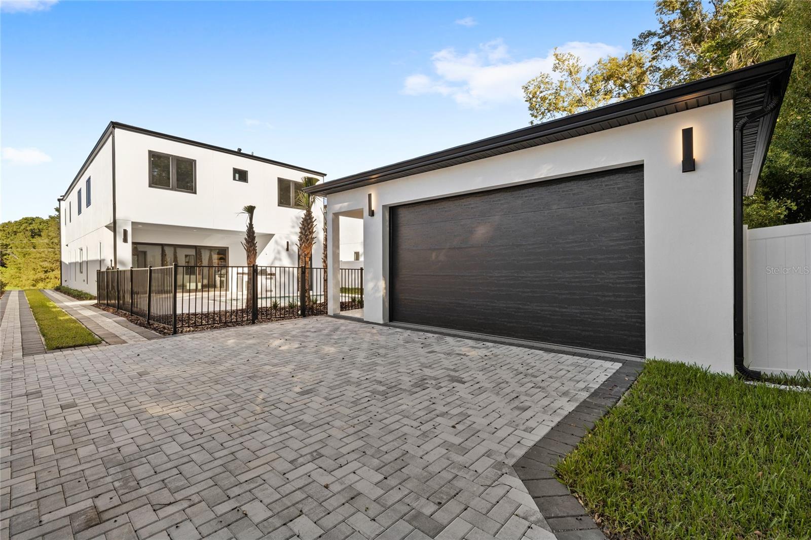 921 Lk EMERALD Dr ORLANDO, FL 32806