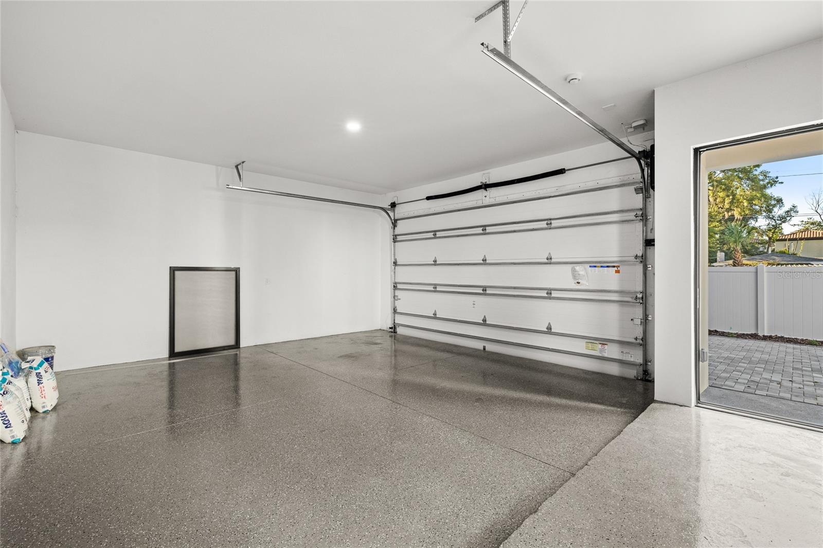 921 Lk EMERALD Dr ORLANDO, FL 32806