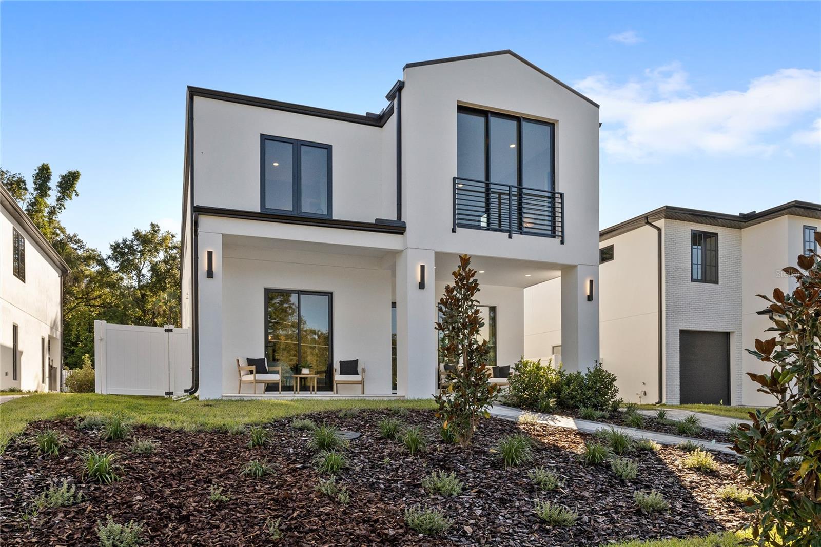 921 Lk EMERALD Dr ORLANDO, FL 32806