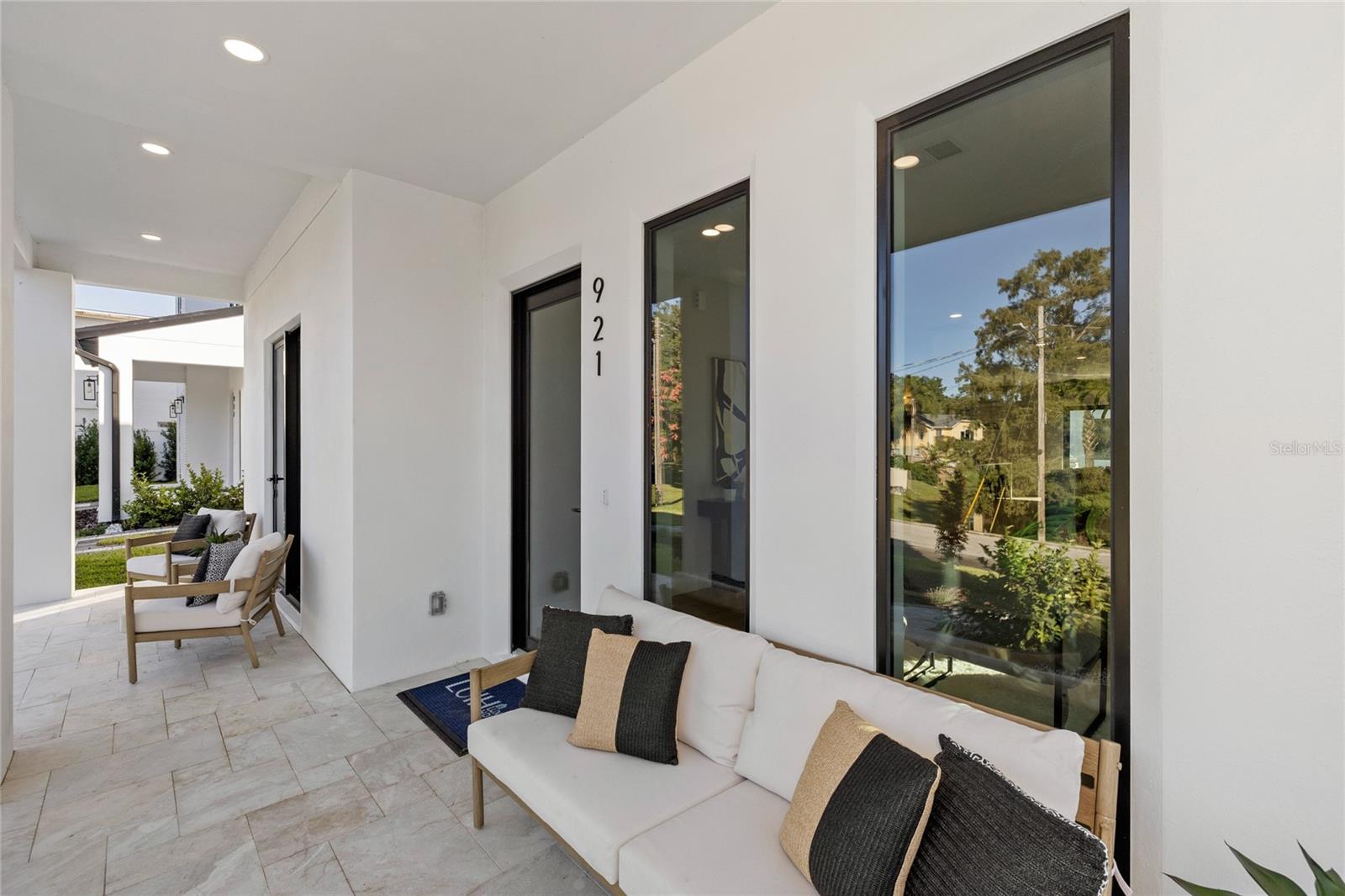 921 Lk EMERALD Dr ORLANDO, FL 32806