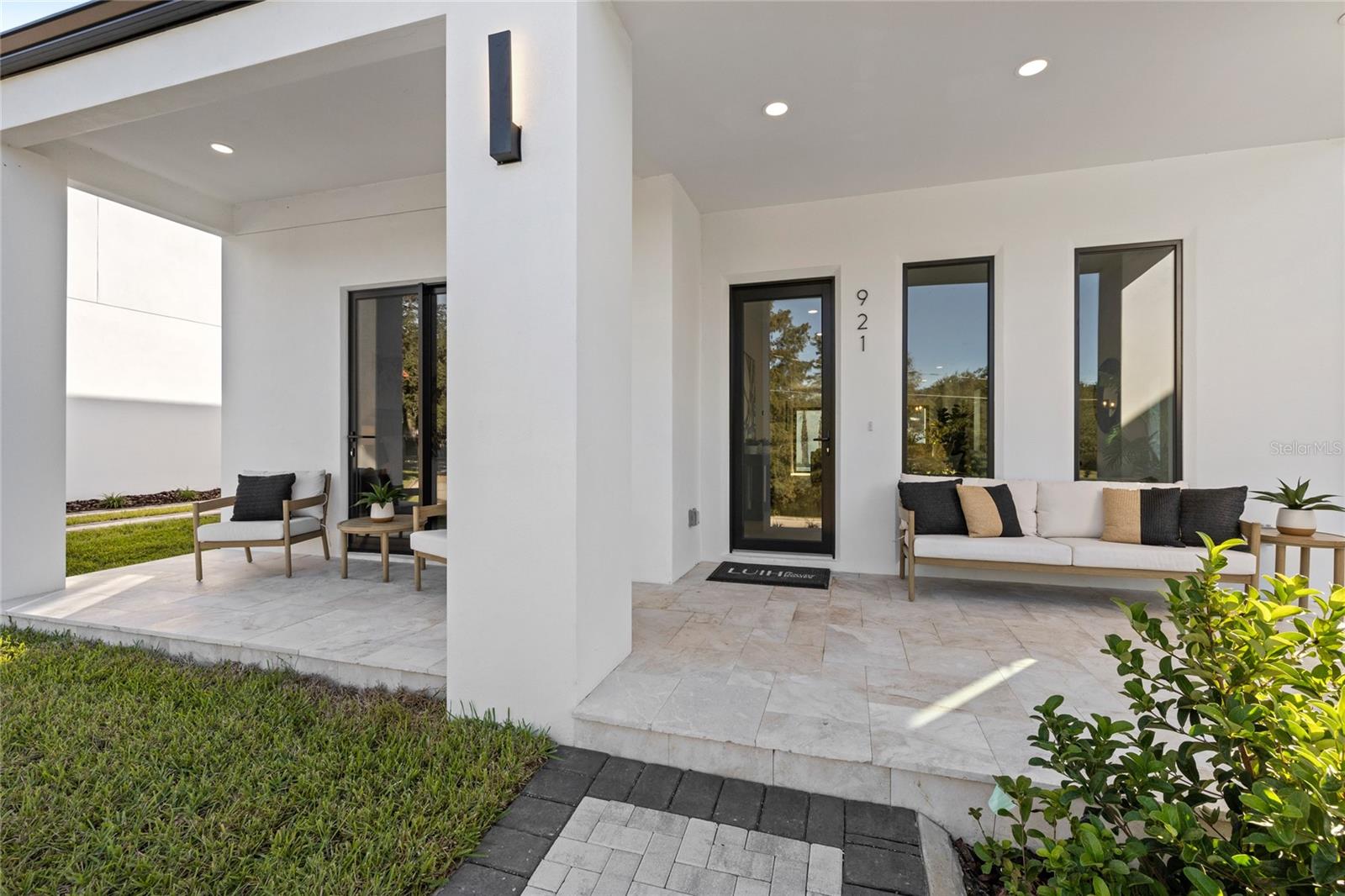 921 Lk EMERALD Dr ORLANDO, FL 32806