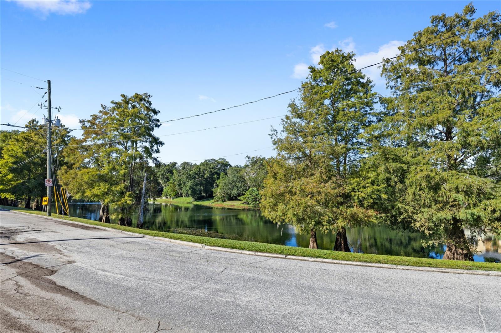 921 Lk EMERALD Dr ORLANDO, FL 32806