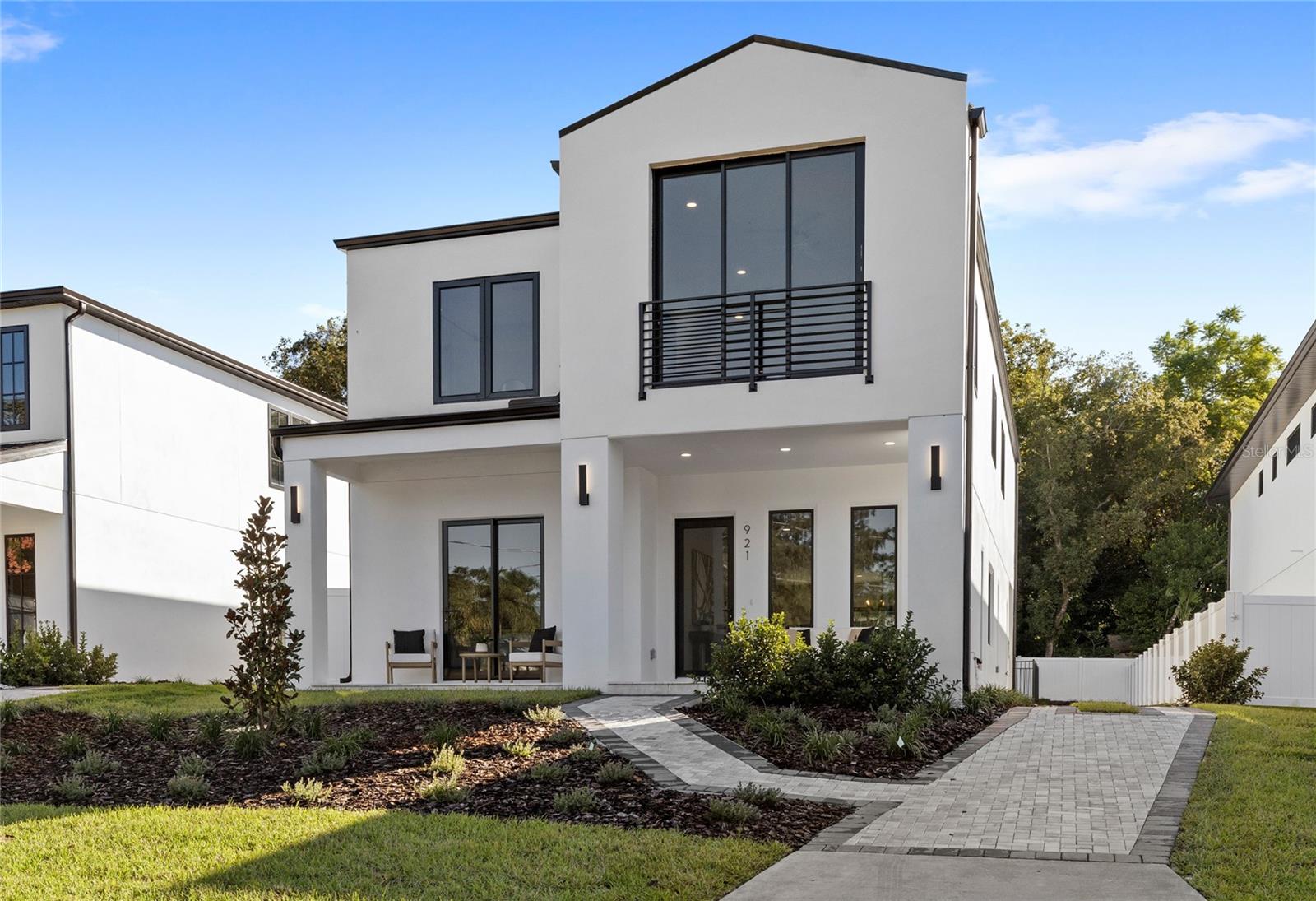 921 Lk EMERALD Dr ORLANDO, FL 32806