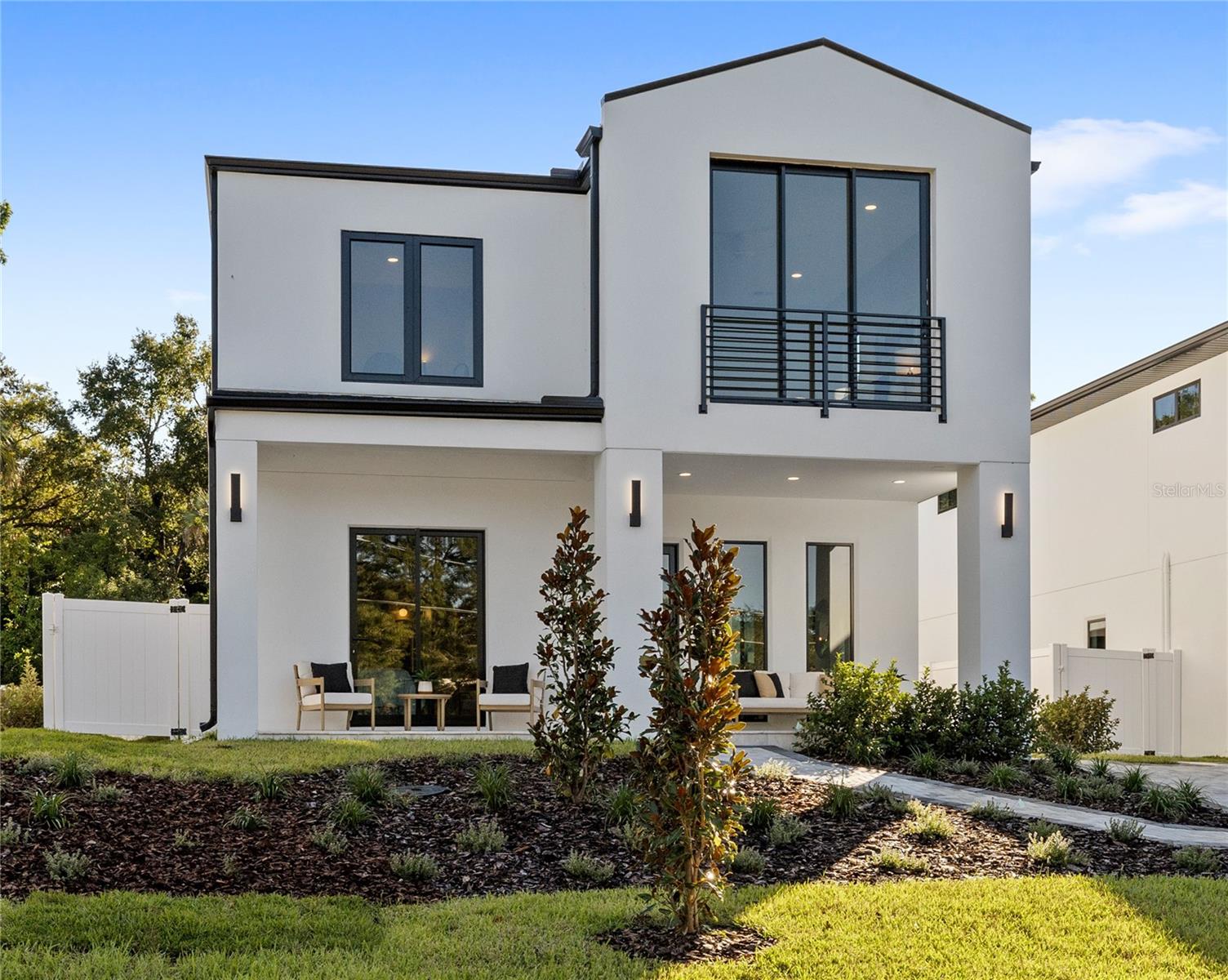 921 Lk EMERALD Dr ORLANDO, FL 32806