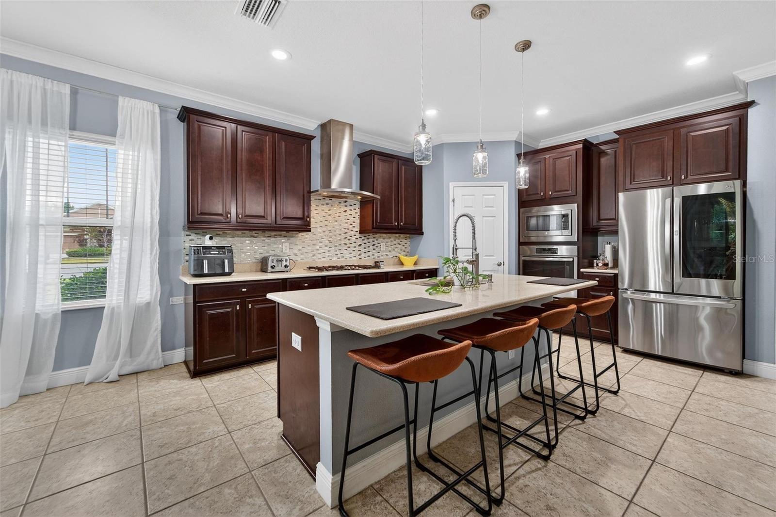 7032 OLD BENTON Dr APOLLO BEACH, FL 33572