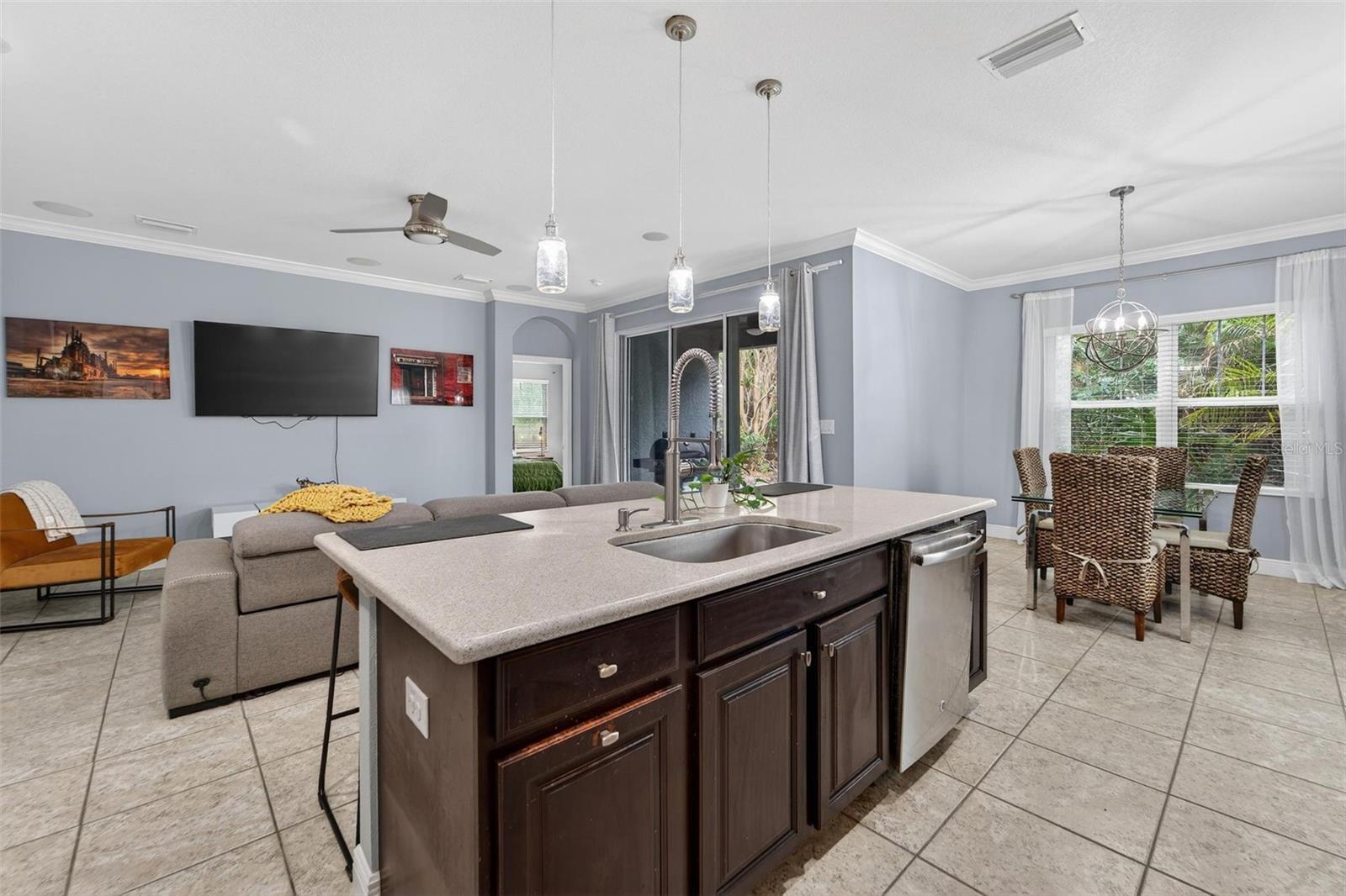 7032 OLD BENTON Dr APOLLO BEACH, FL 33572