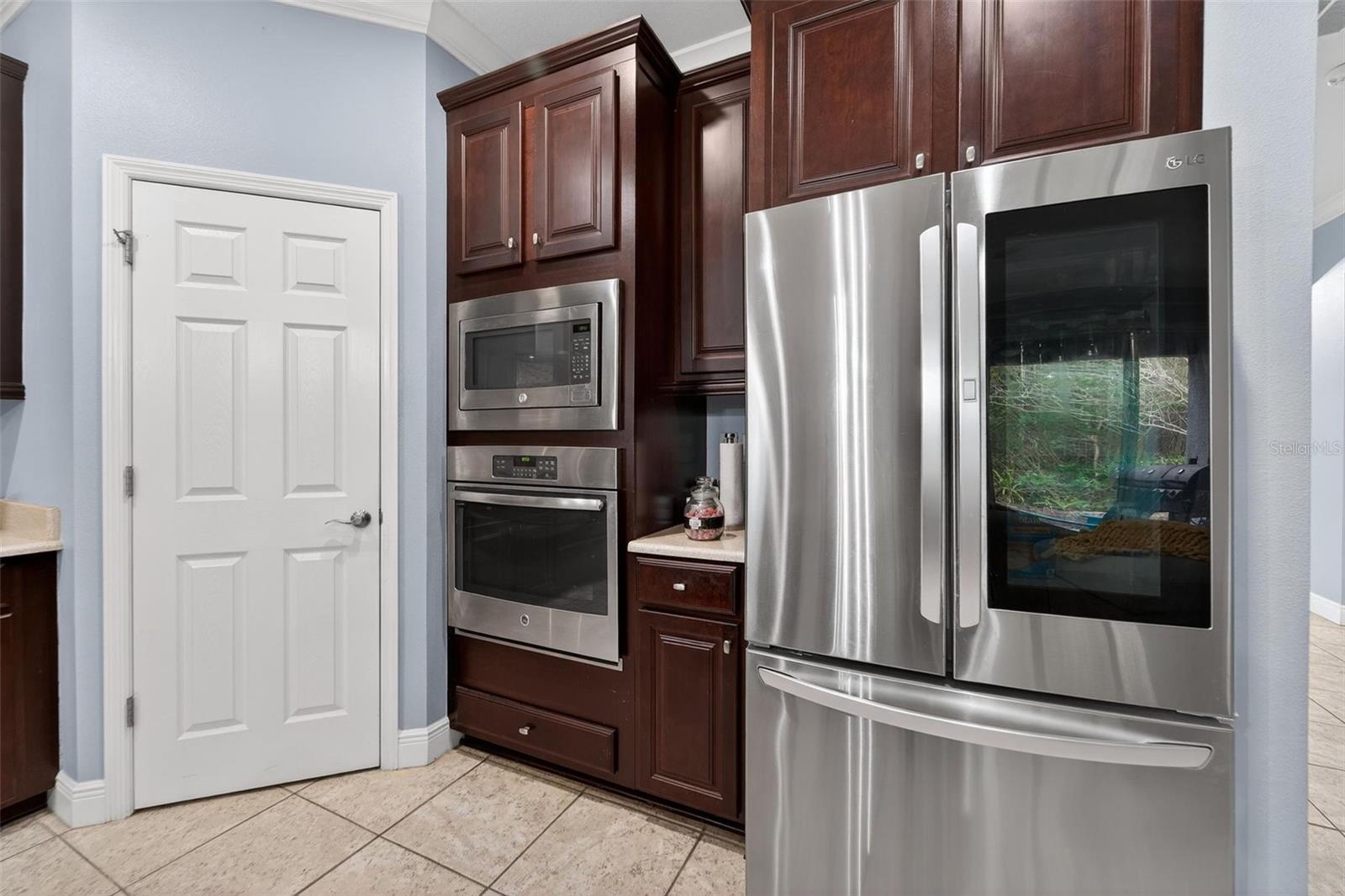 7032 OLD BENTON Dr APOLLO BEACH, FL 33572