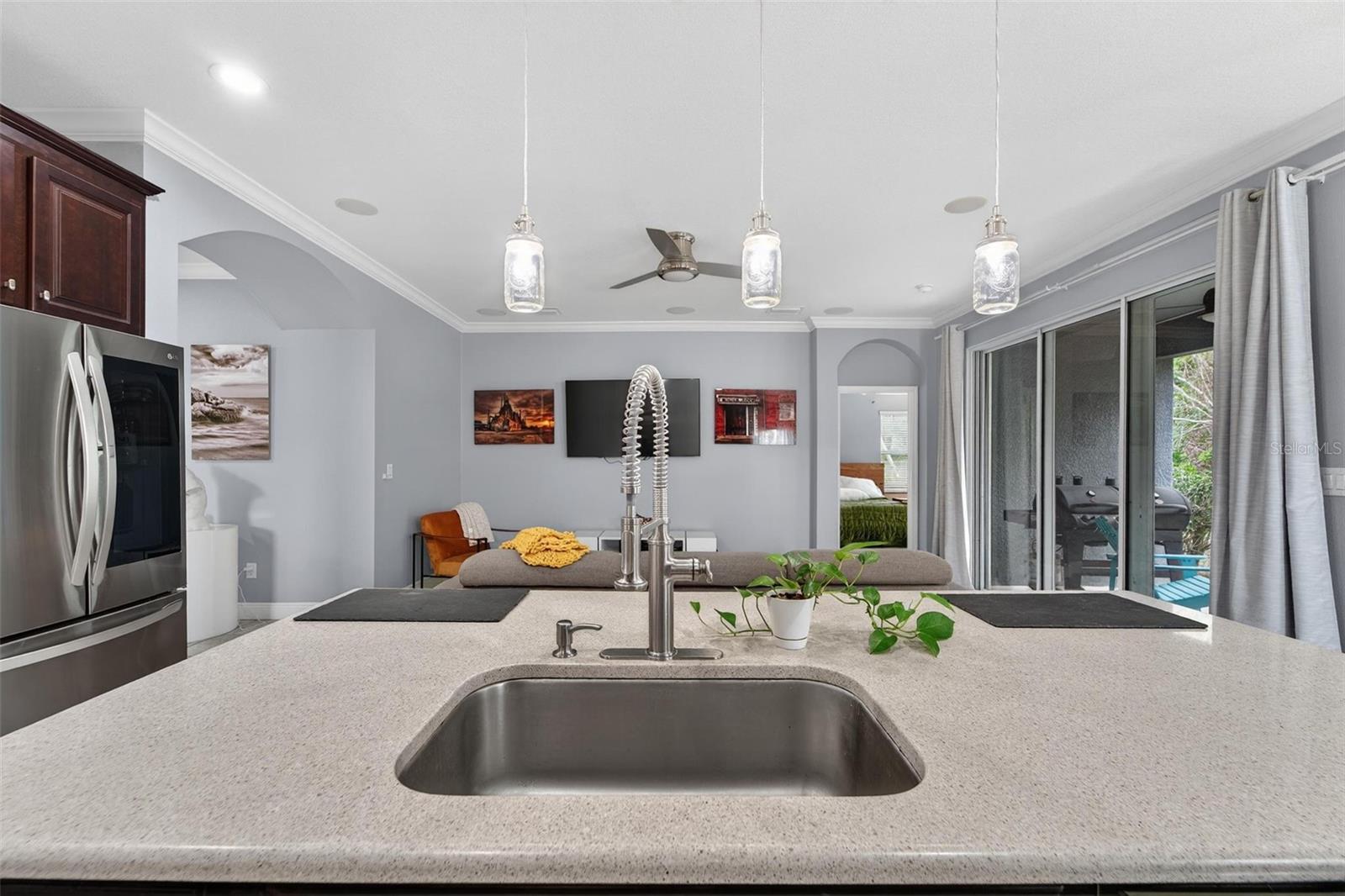 7032 OLD BENTON Dr APOLLO BEACH, FL 33572