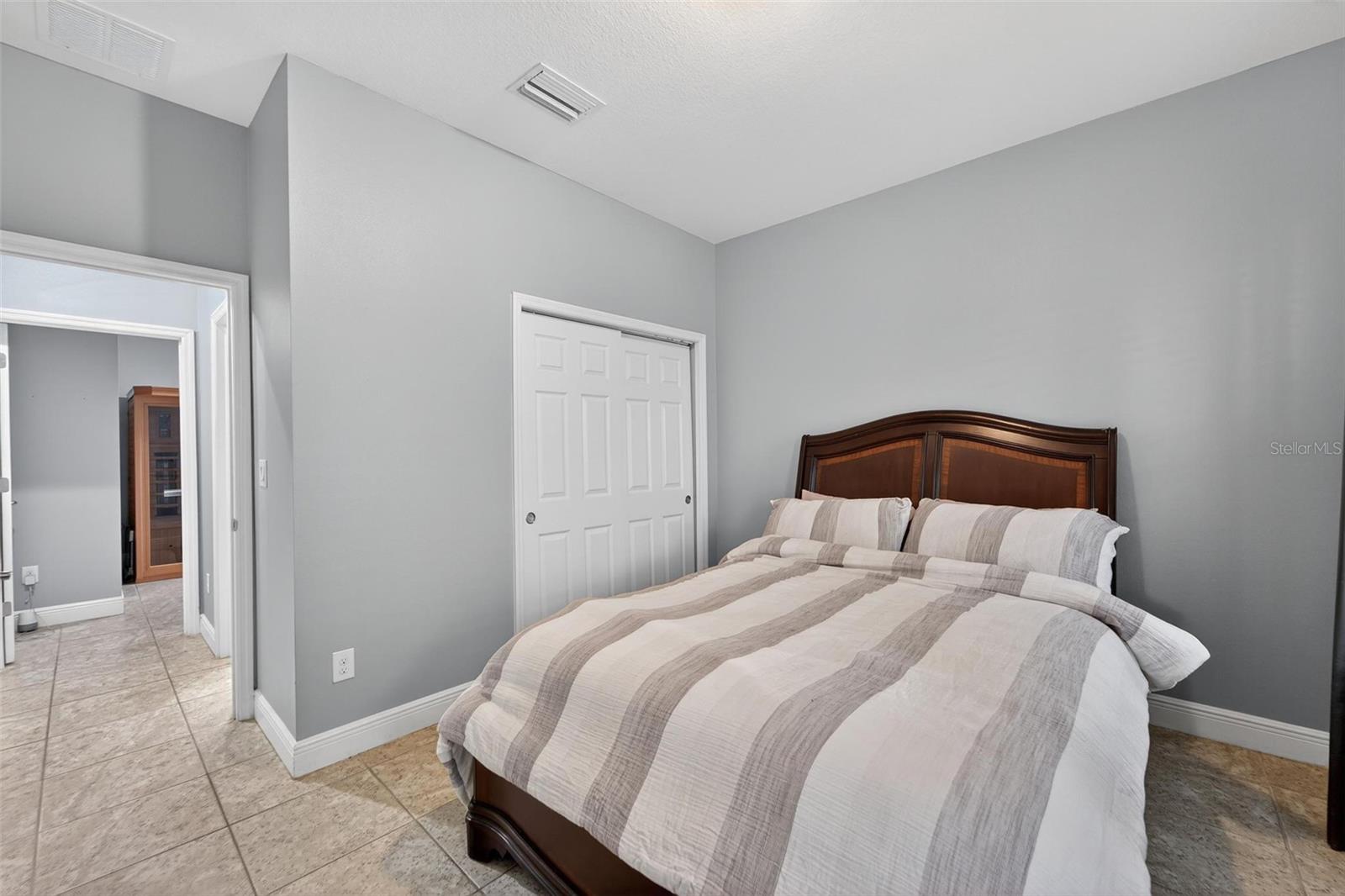 7032 OLD BENTON Dr APOLLO BEACH, FL 33572